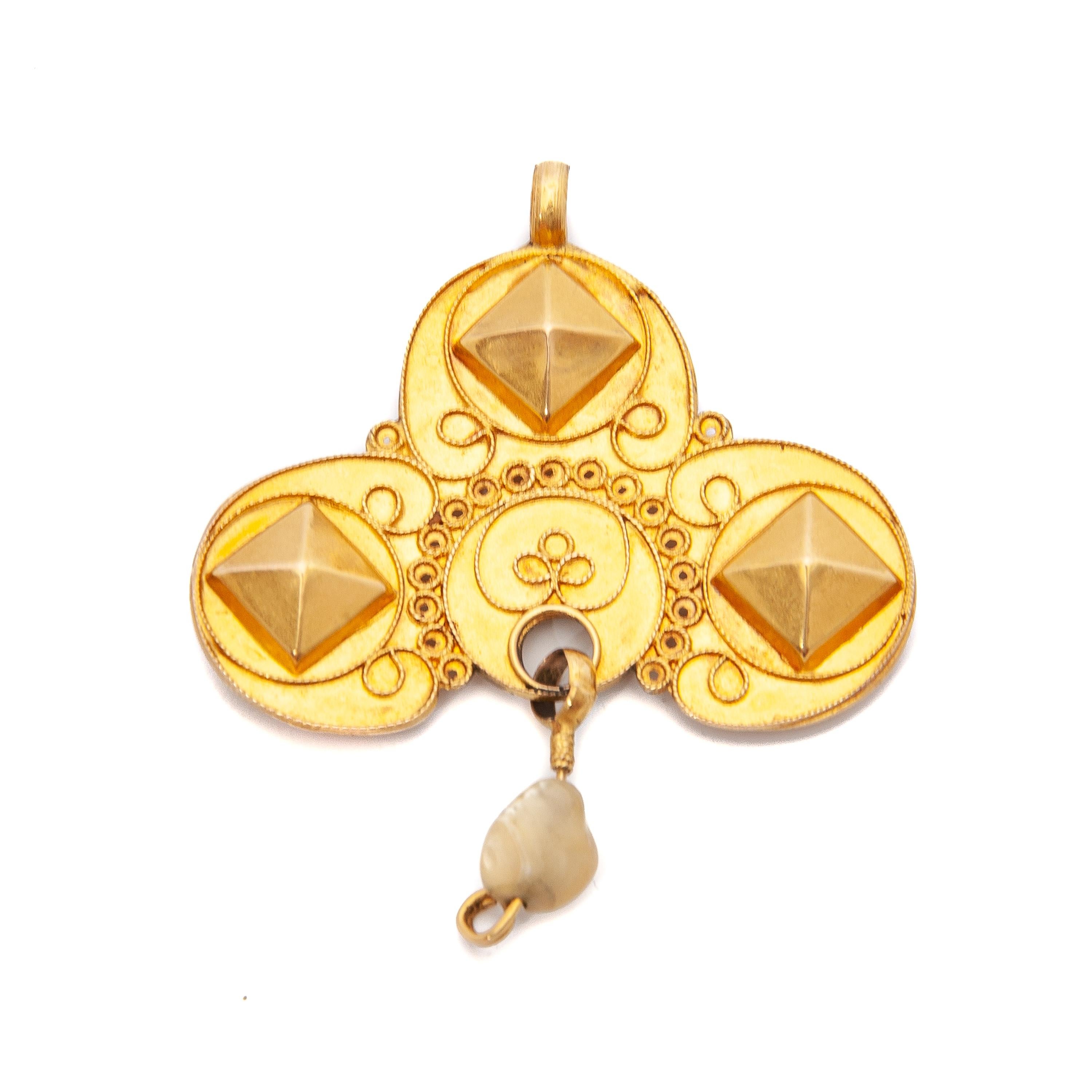 Uncut Early 20th Century Cloverleaf 14K Gold Pearl Pendant For Sale