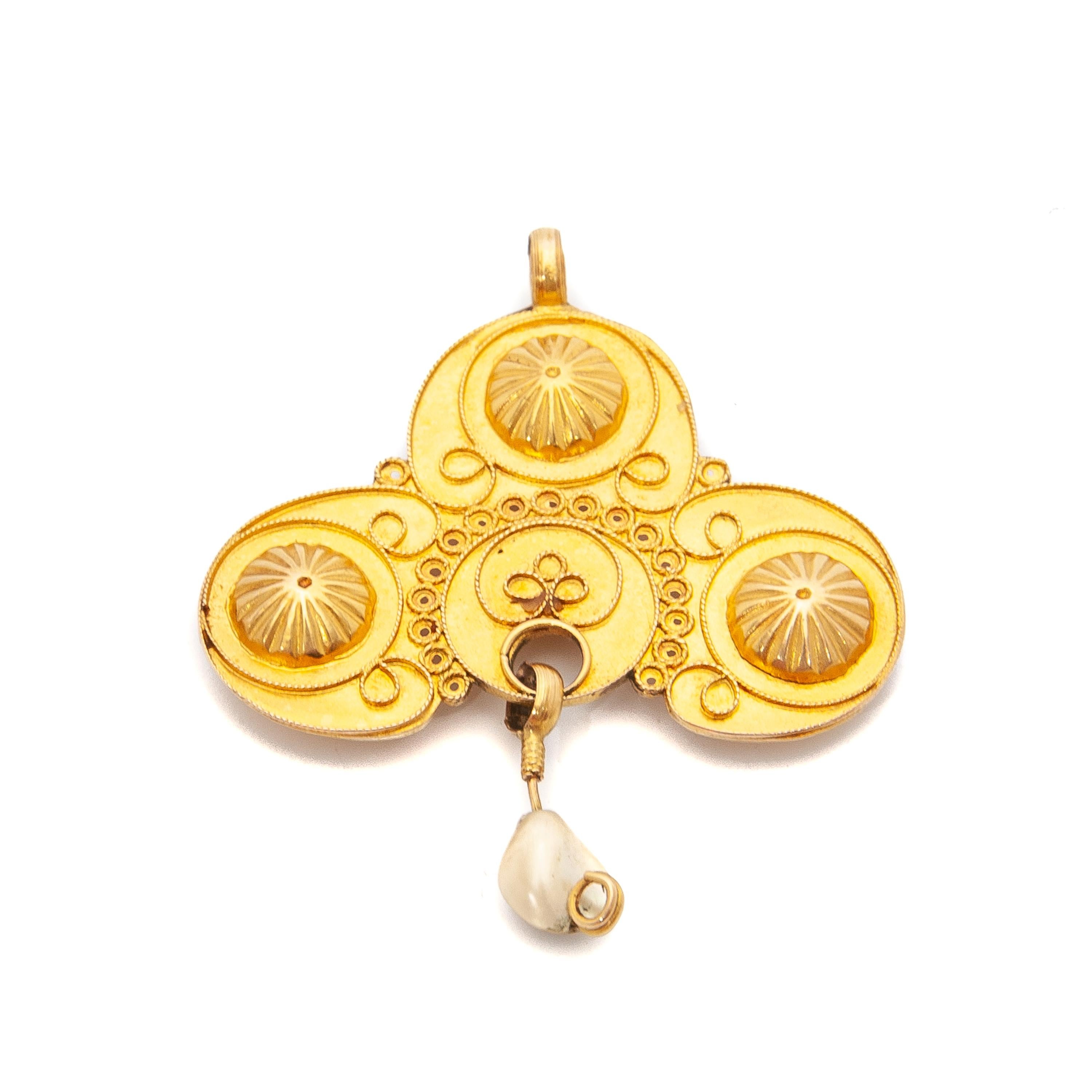 Early 20th Century Cloverleaf 14K Gold Pearl Pendant For Sale 2