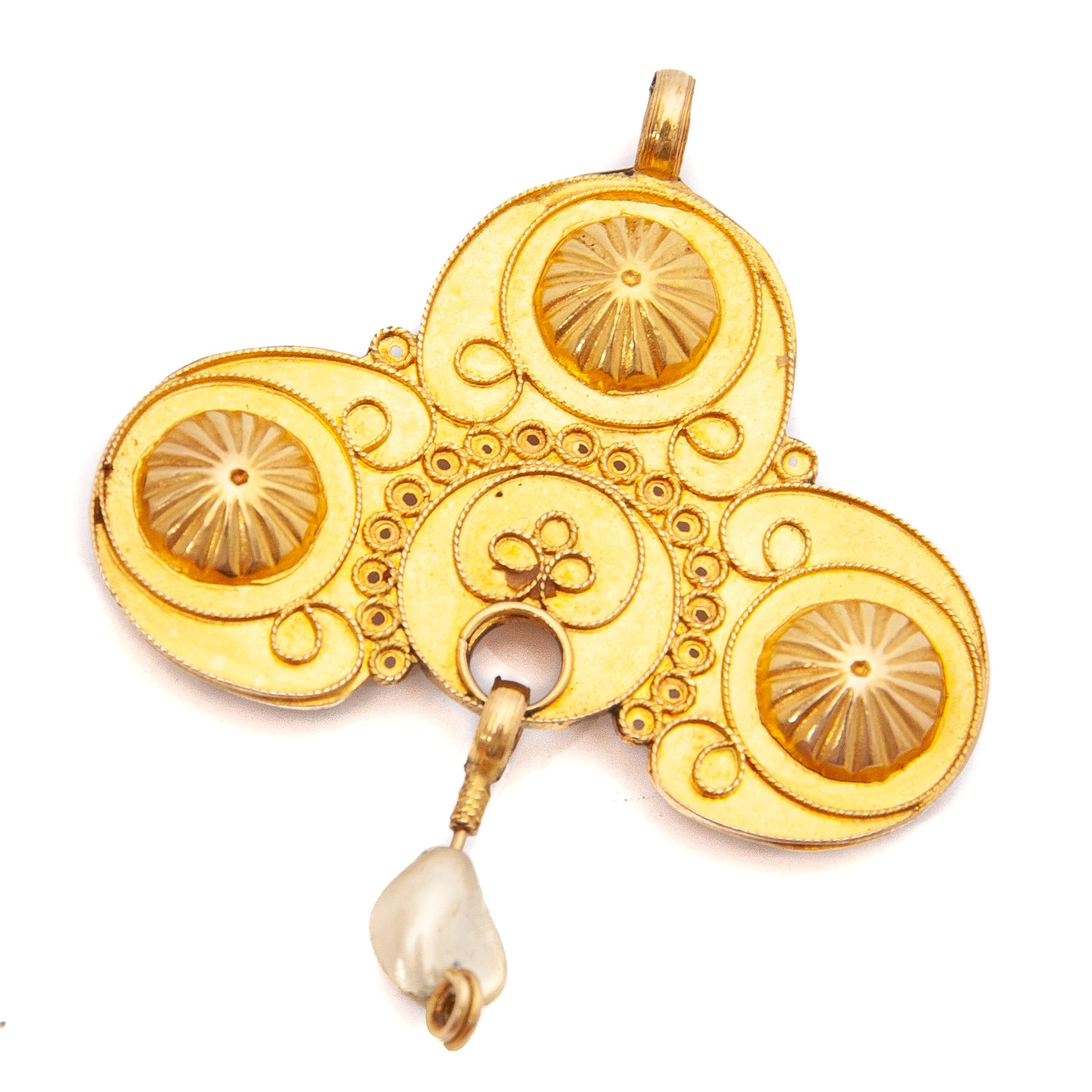 Early 20th Century Cloverleaf 14K Gold Pearl Pendant For Sale 3