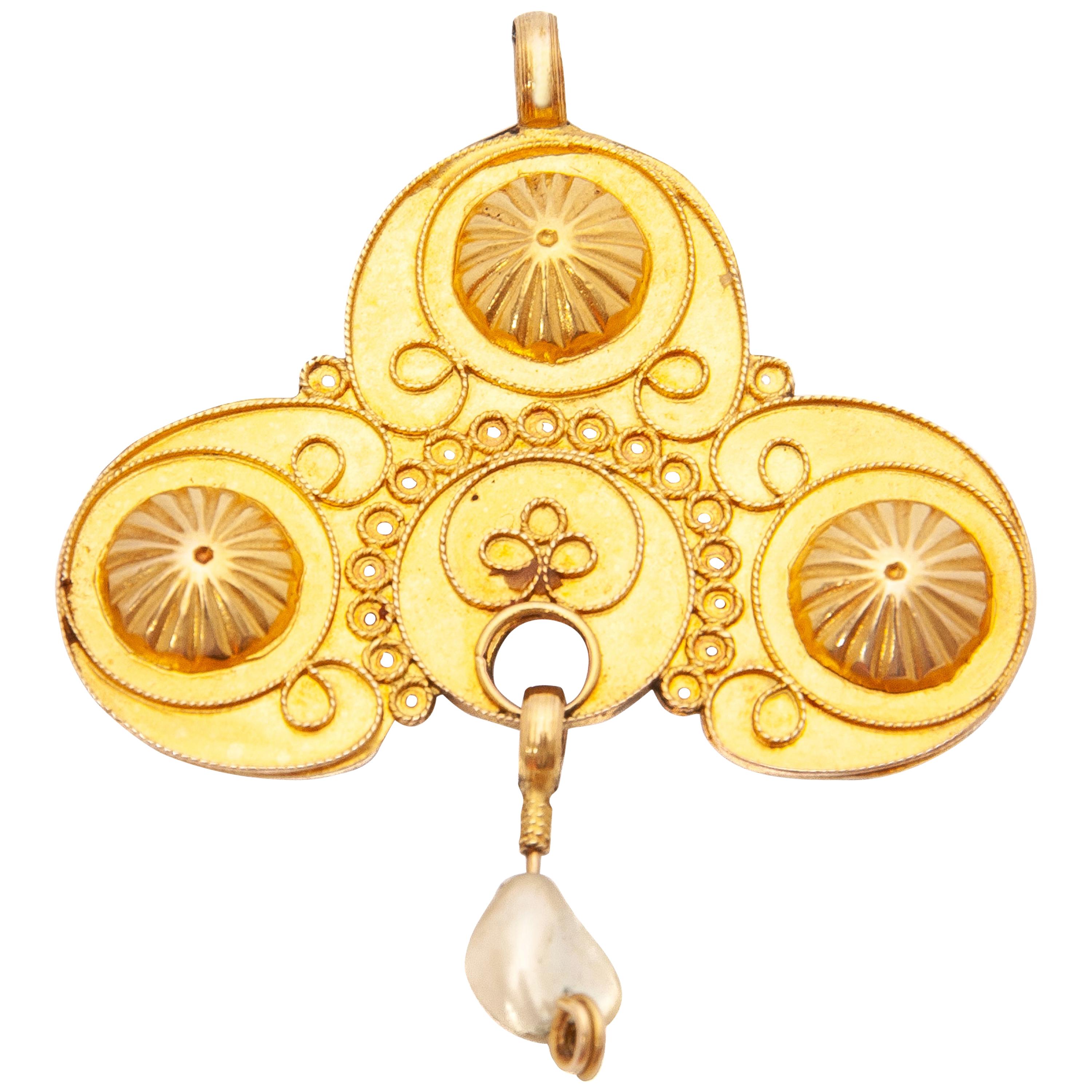 Early 20th Century Cloverleaf 14K Gold Pearl Pendant For Sale