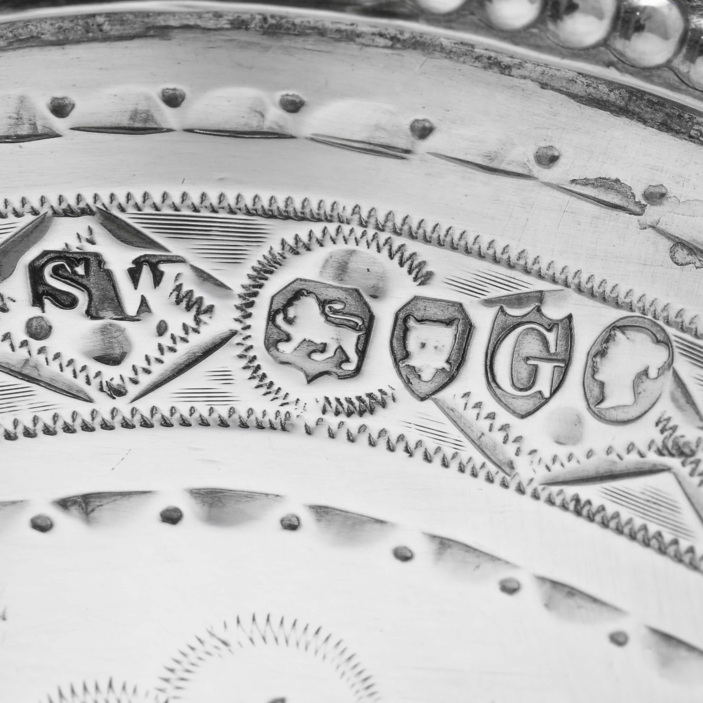Viktorianischer gravierter antiker Zuckerkorb aus Sterlingsilber im viktorianischen Stil – London 1882 im Angebot 1