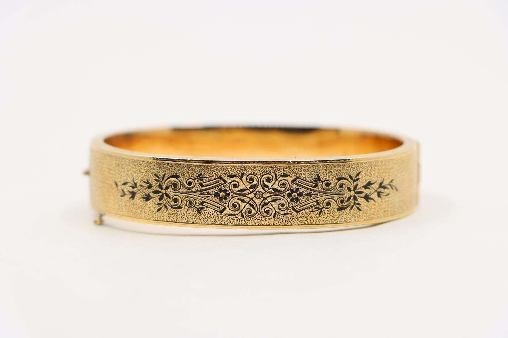Victorien Bracelet jonc victorien en or 14 carats et émail gravé en vente