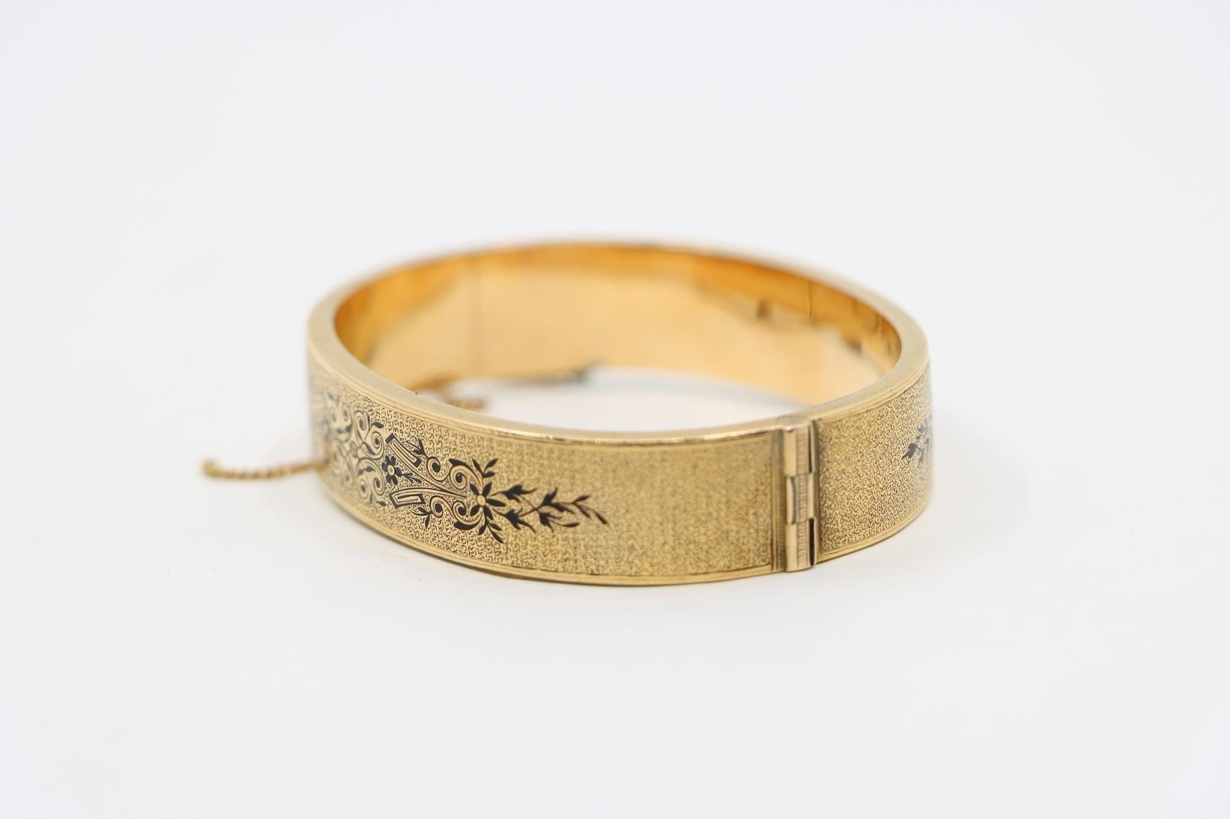 Bracelet jonc victorien en or 14 carats et émail gravé Unisexe en vente