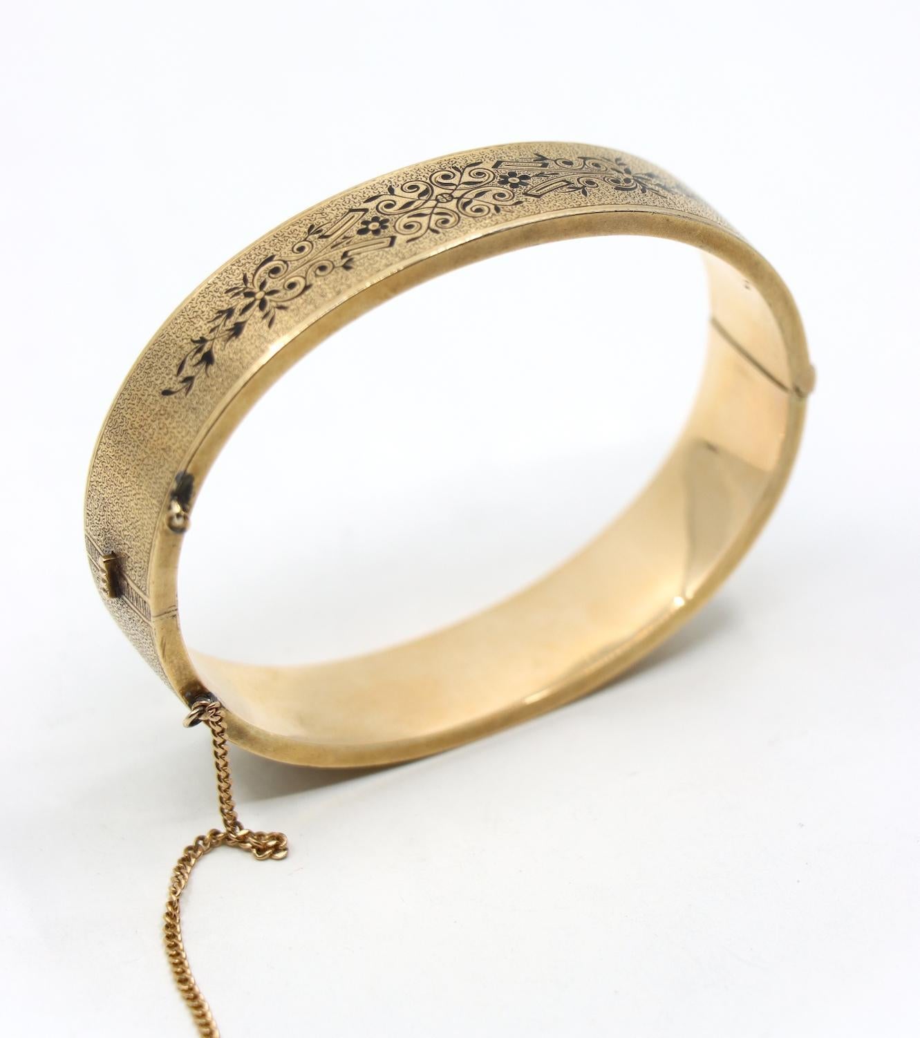Bracelet jonc victorien en or 14 carats et émail gravé en vente 4