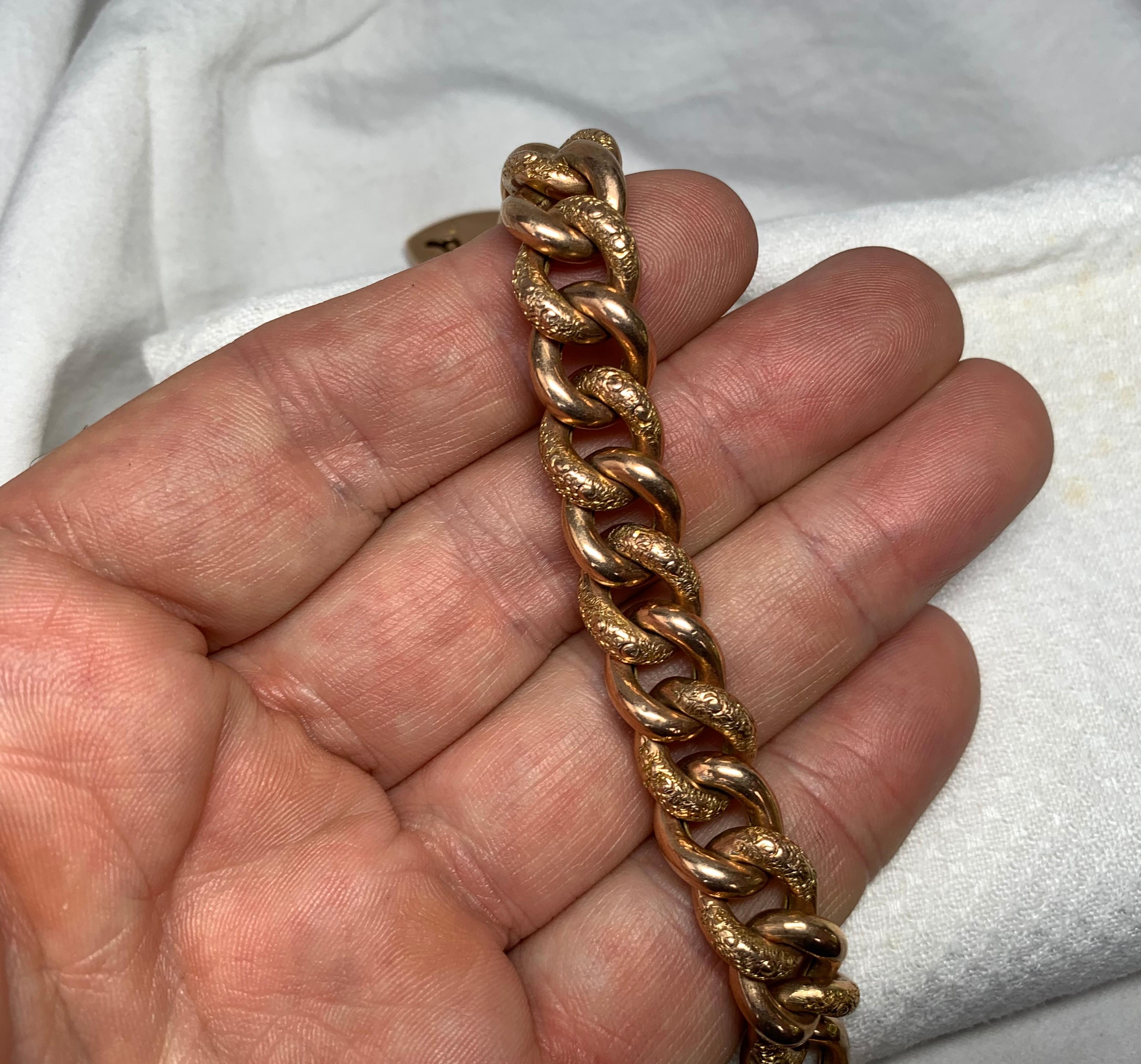 Viktorianisches graviertes Gliederarmband mit Herzverschluss Gold im Angebot 1