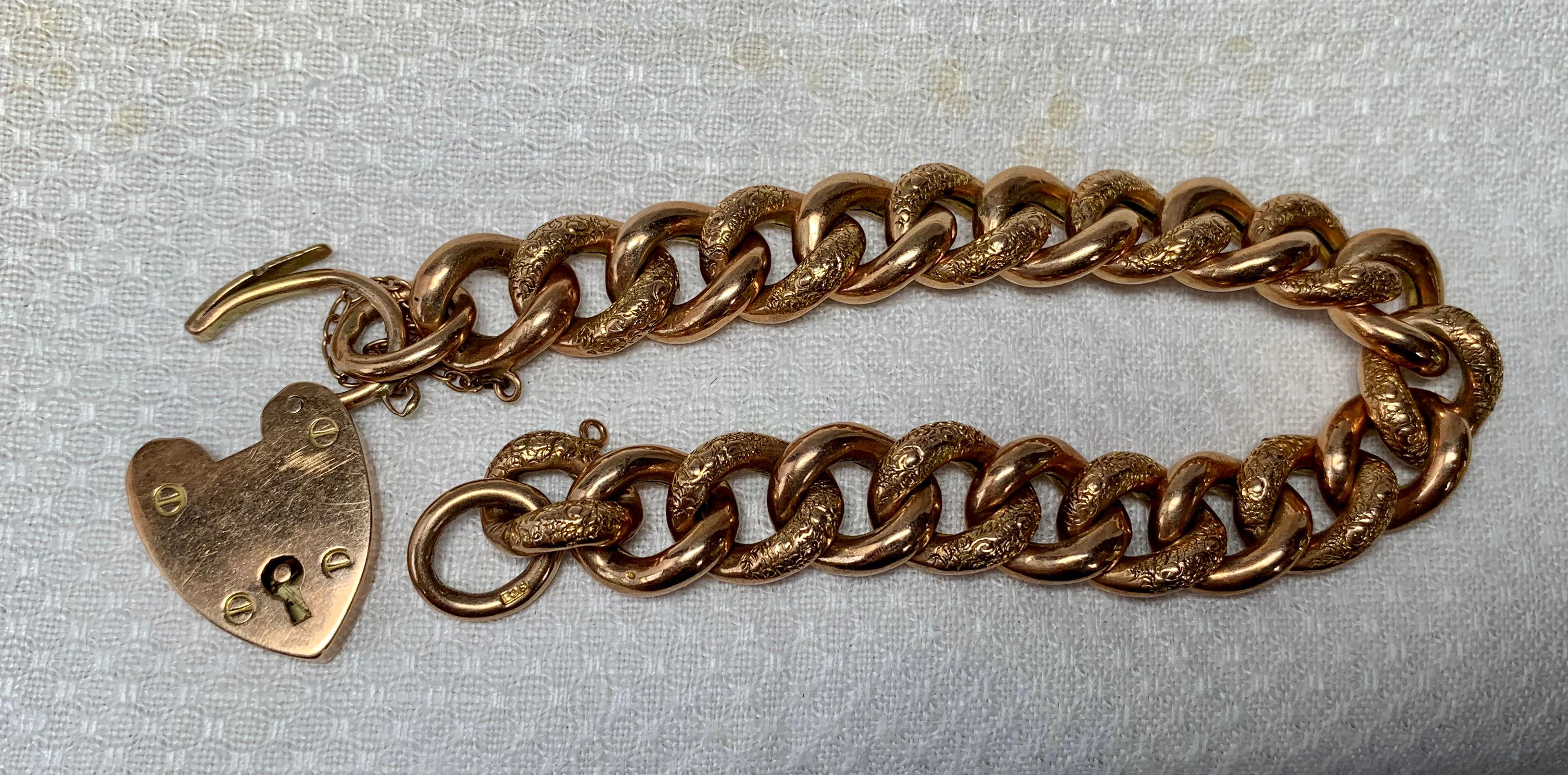 Victorian Engraved Link Bracelet Heart Clasp Gold In Good Condition For Sale In New York, NY