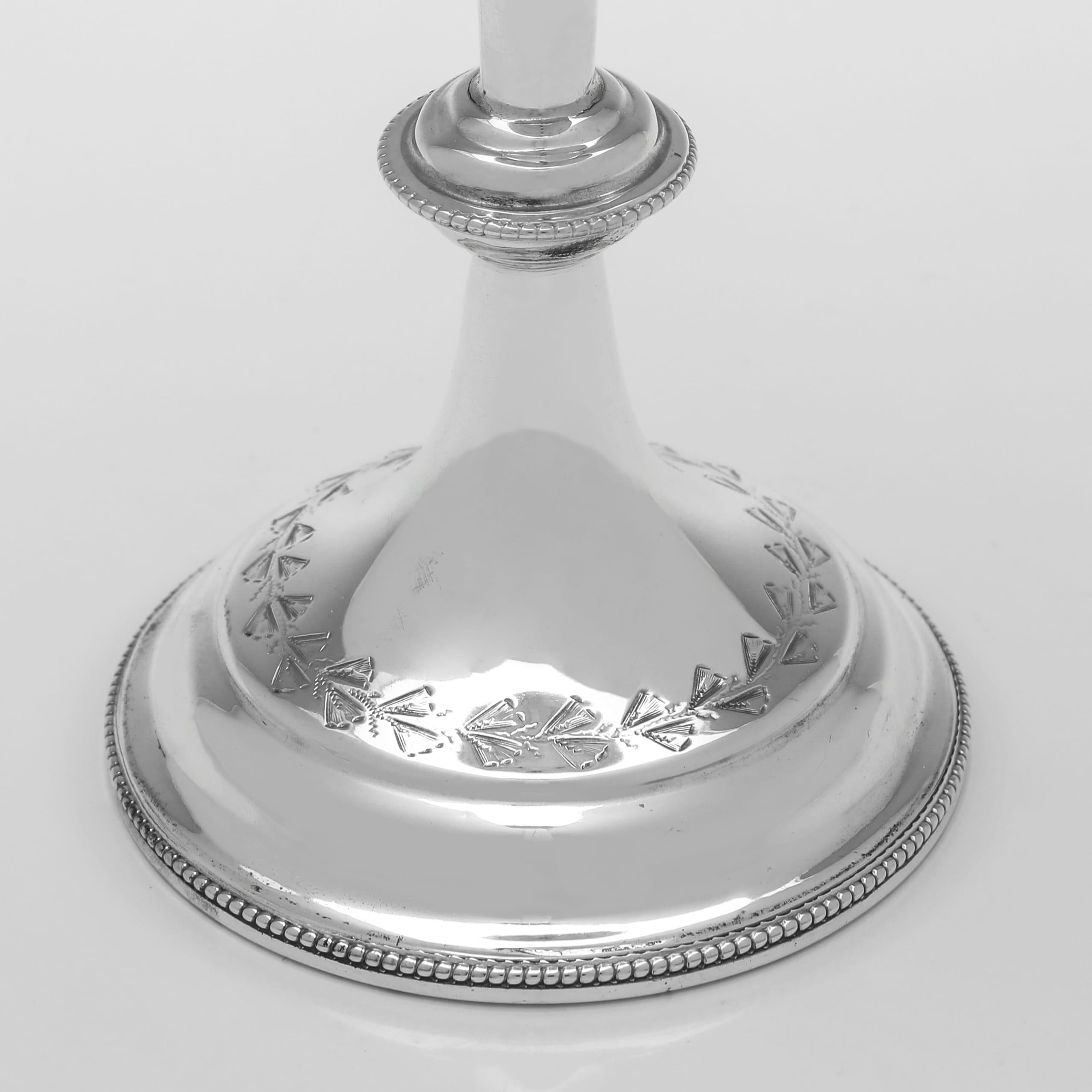 Inglese Calice vittoriano in argento sterling inciso realizzato a Londra nel 1890 in vendita