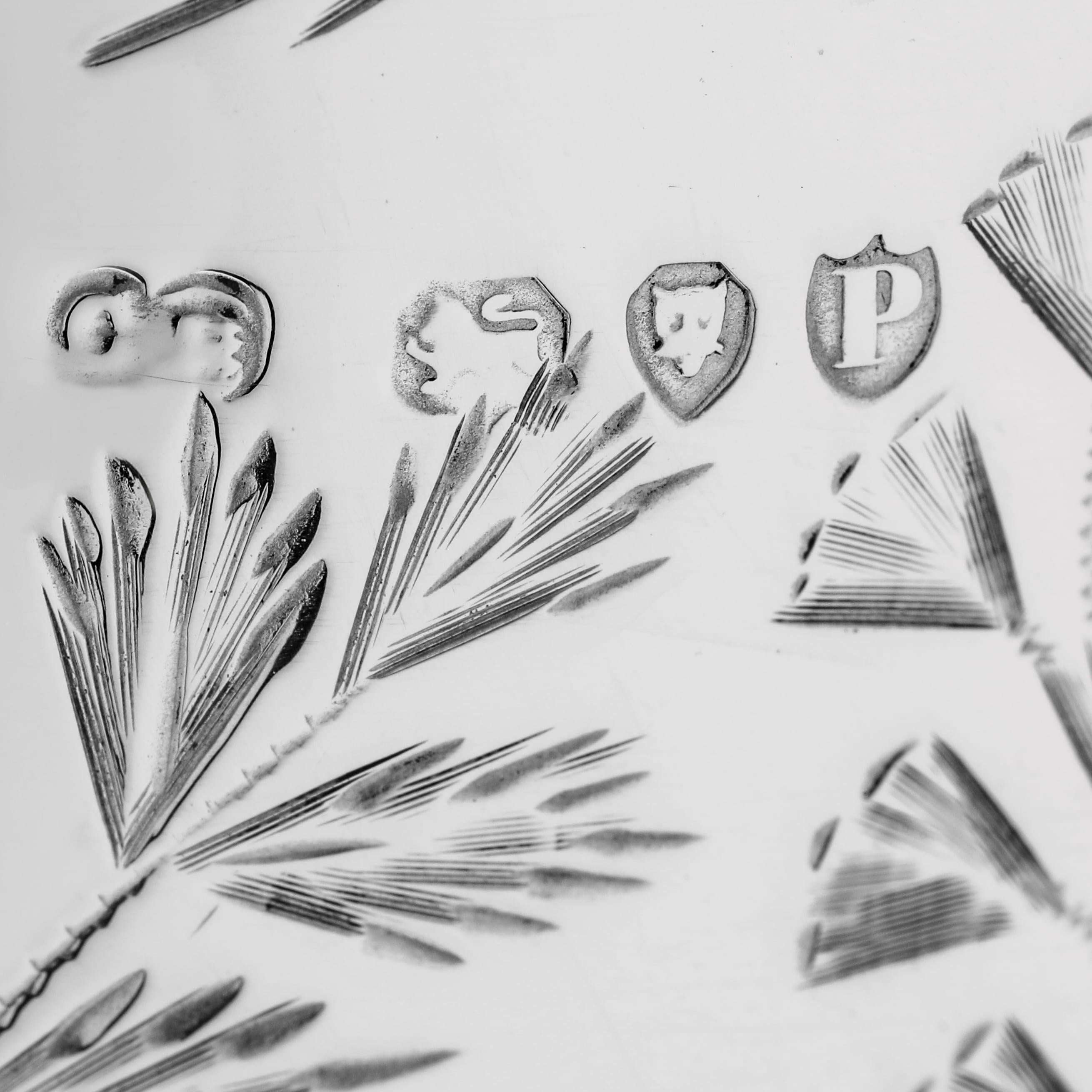 Calice vittoriano in argento sterling inciso realizzato a Londra nel 1890 In condizioni buone in vendita a London, London