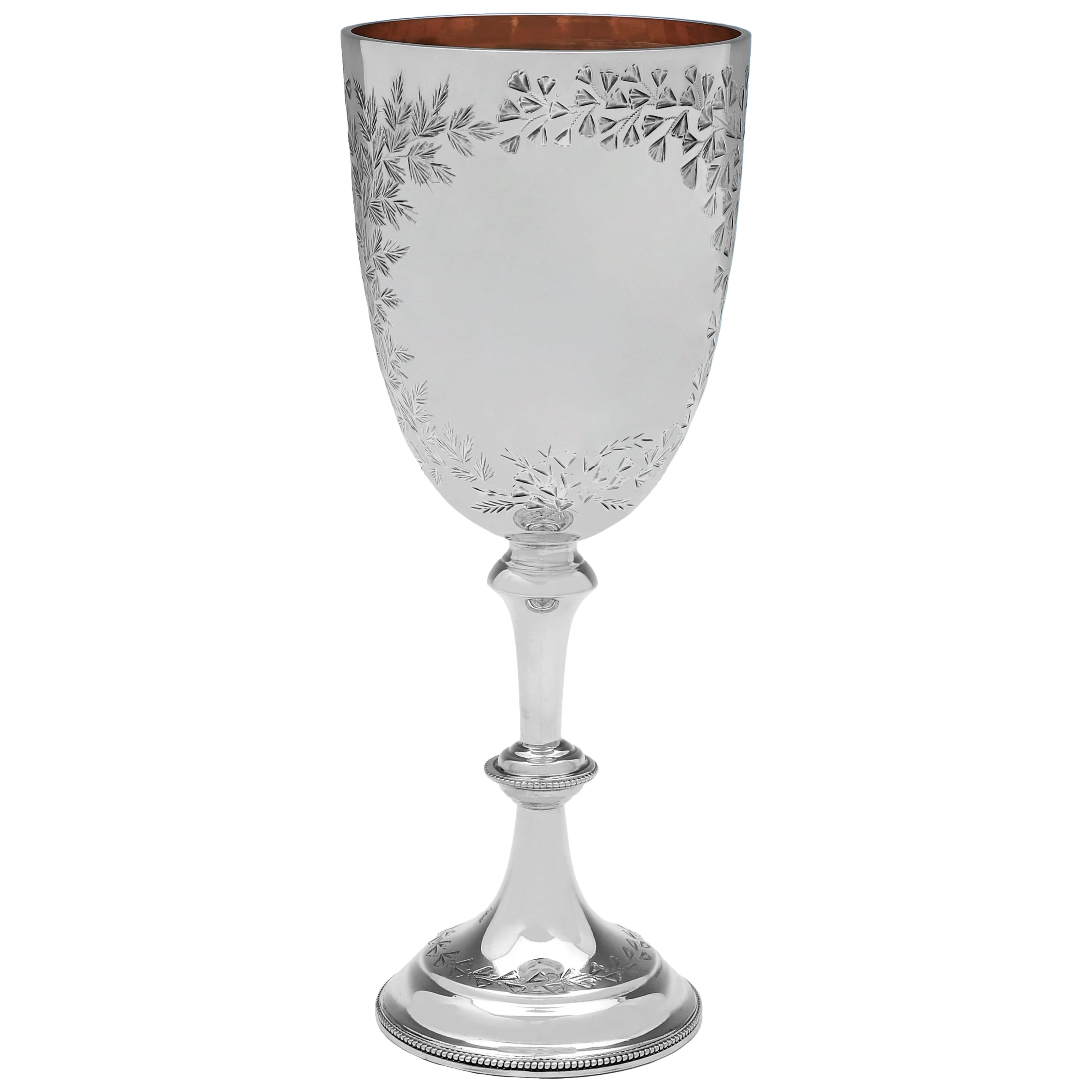 Calice vittoriano in argento sterling inciso realizzato a Londra nel 1890