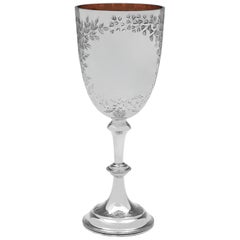 Copa victoriana de plata de ley grabada, fabricada en Londres en 1890