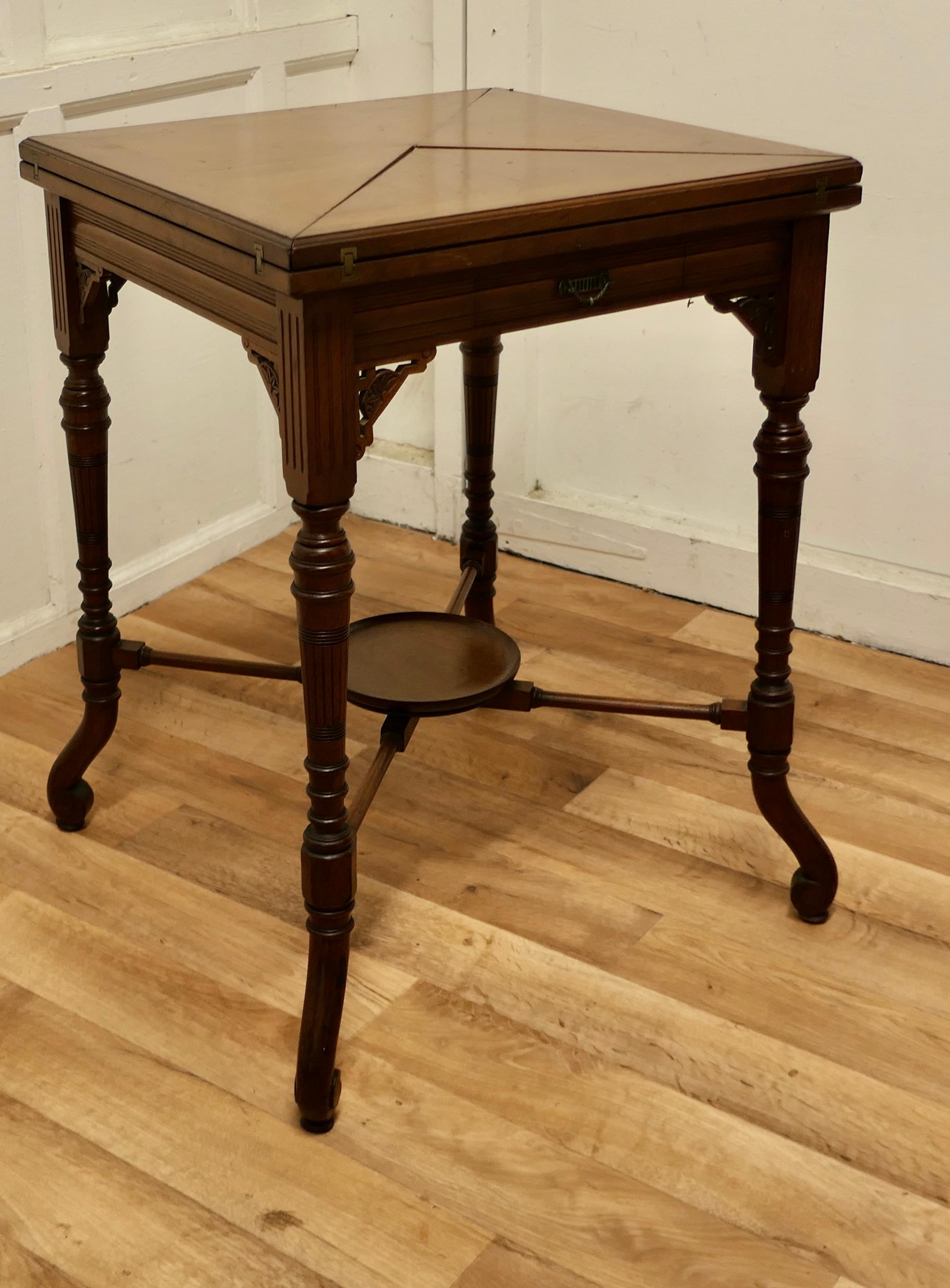 Victorian Envelope Card Table with Gaming Wells In Good Condition For Sale In Godshill, Isle of Wight