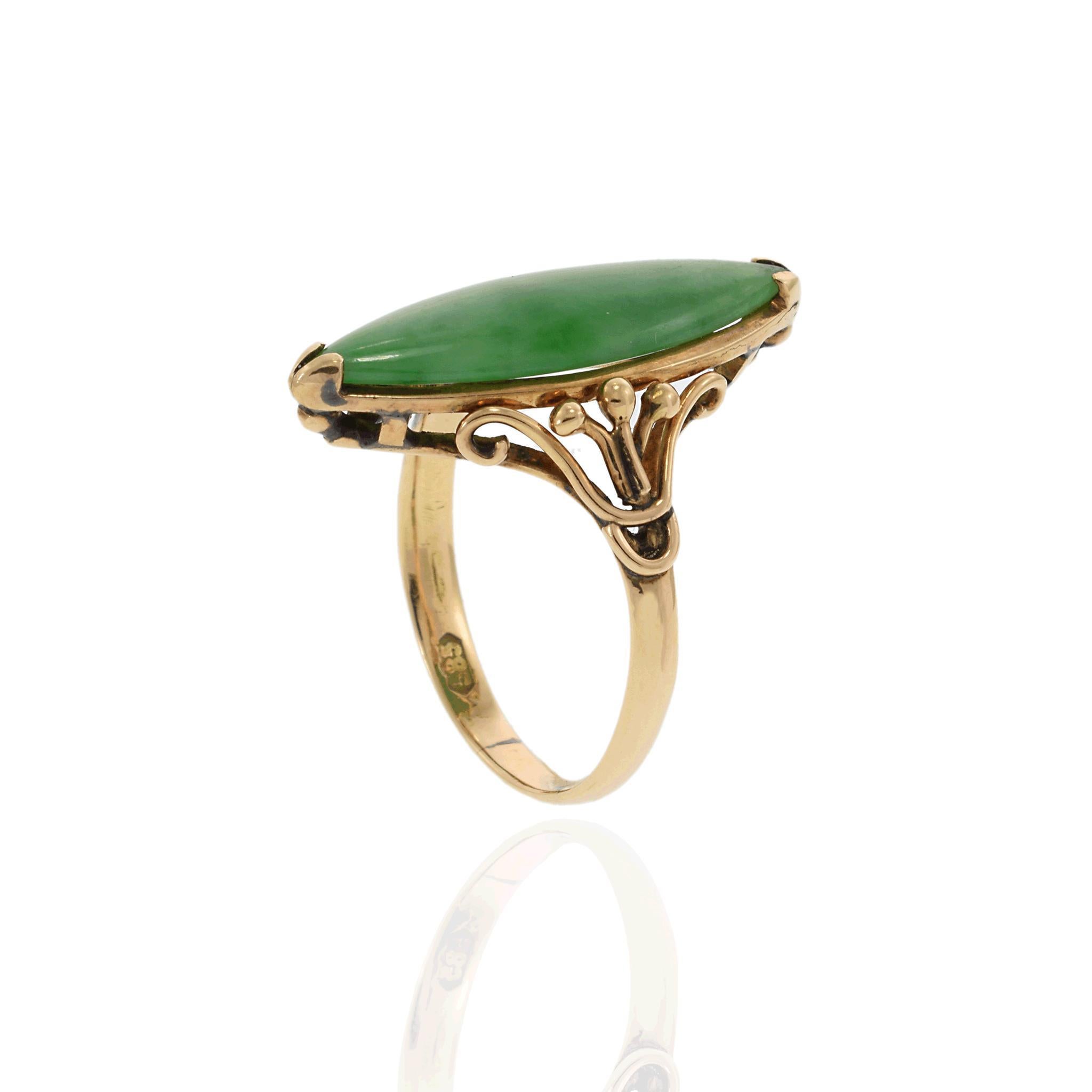 Victorian Era 14K Gold Marquise-Cut Jade Ring In Good Condition For Sale In New York, NY
