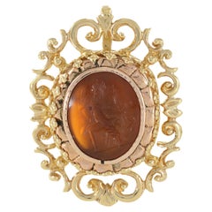 Pendentif en or jaune 14 carats avec intaille en cornaline de l'époque victorienne