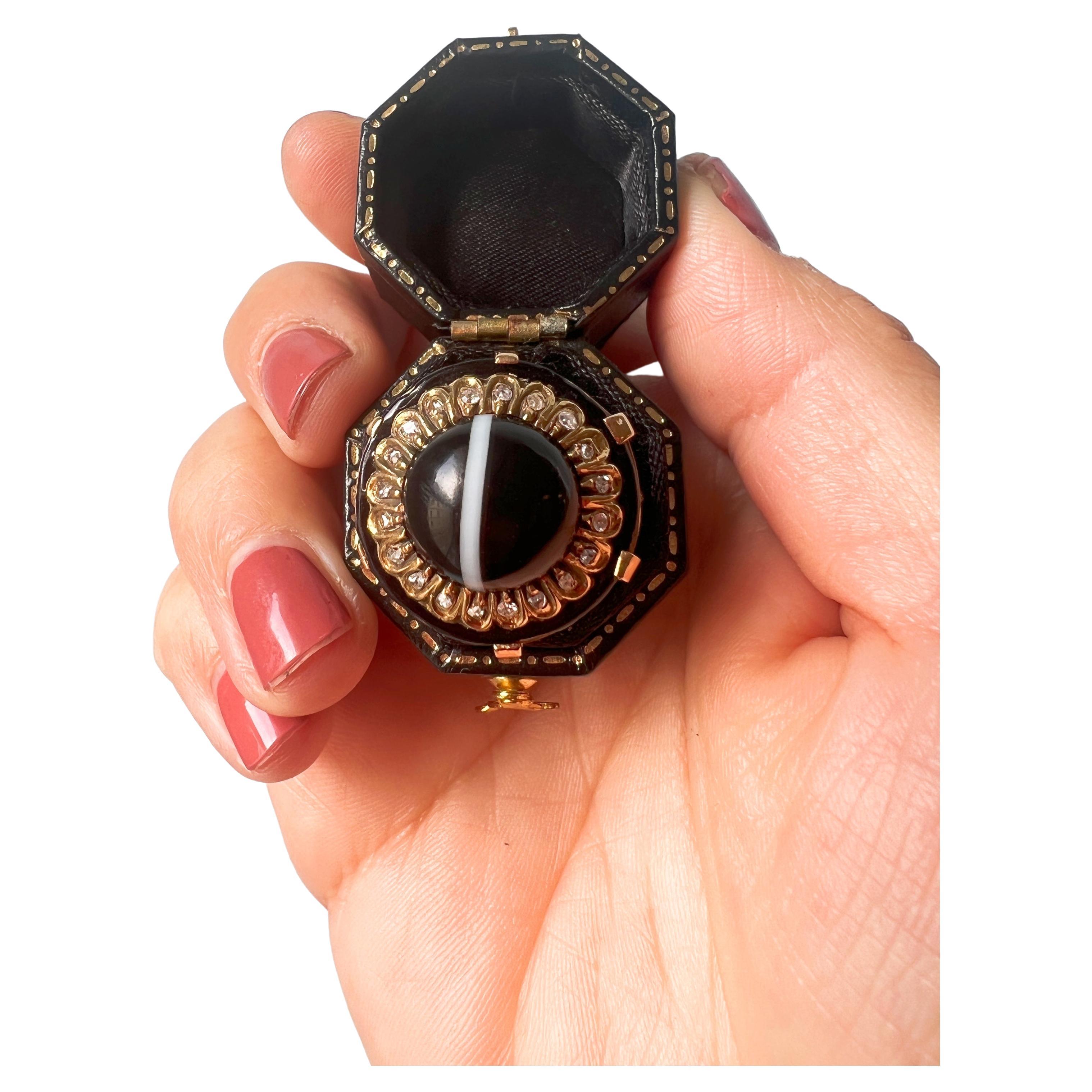 Victorian Era 18k Gold Banded Agate Diamond Statement Ring For Sale