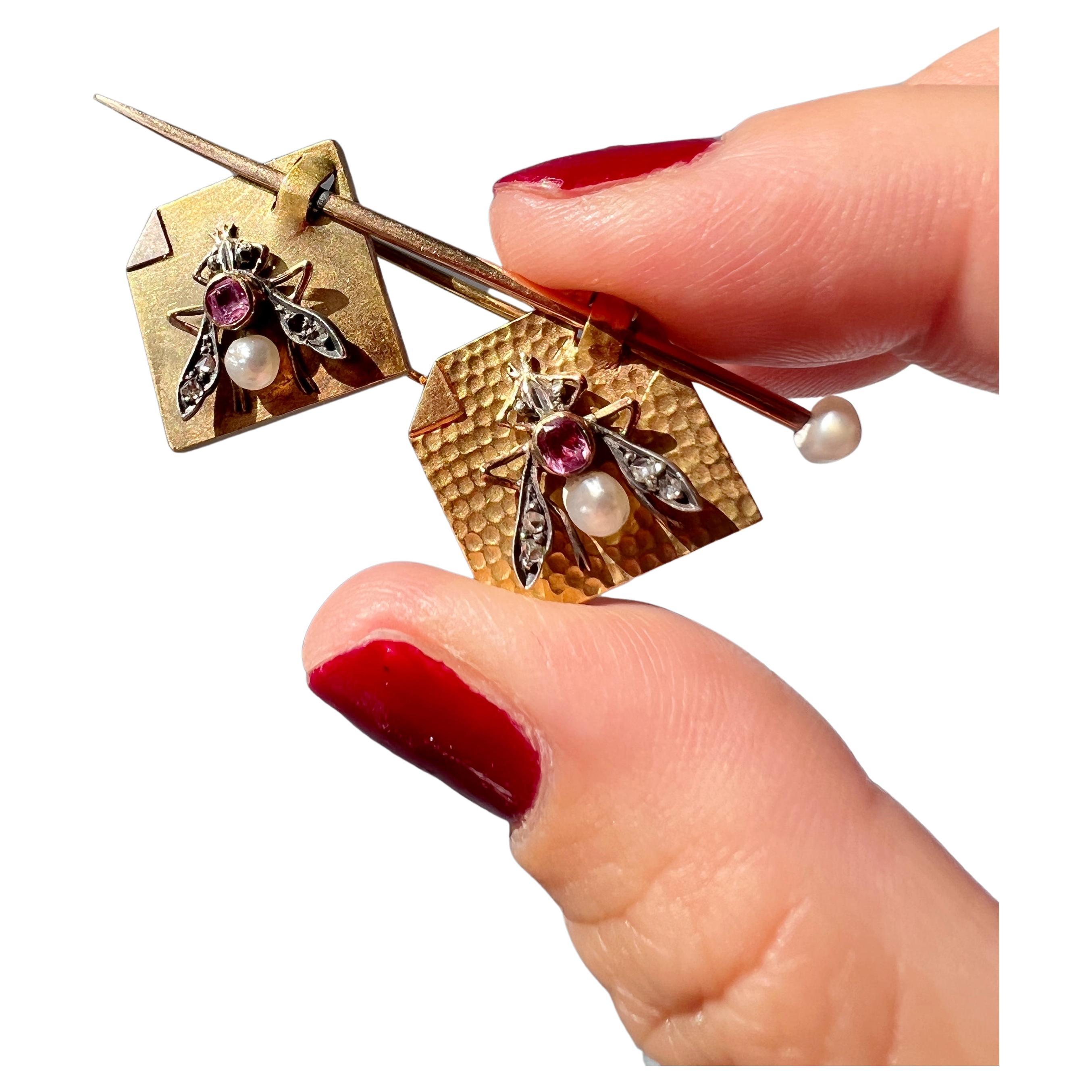 Doppelfliegenbrosche aus 18 Karat Gold mit Diamanten und rosa Saphiren aus der viktorianischen Ära