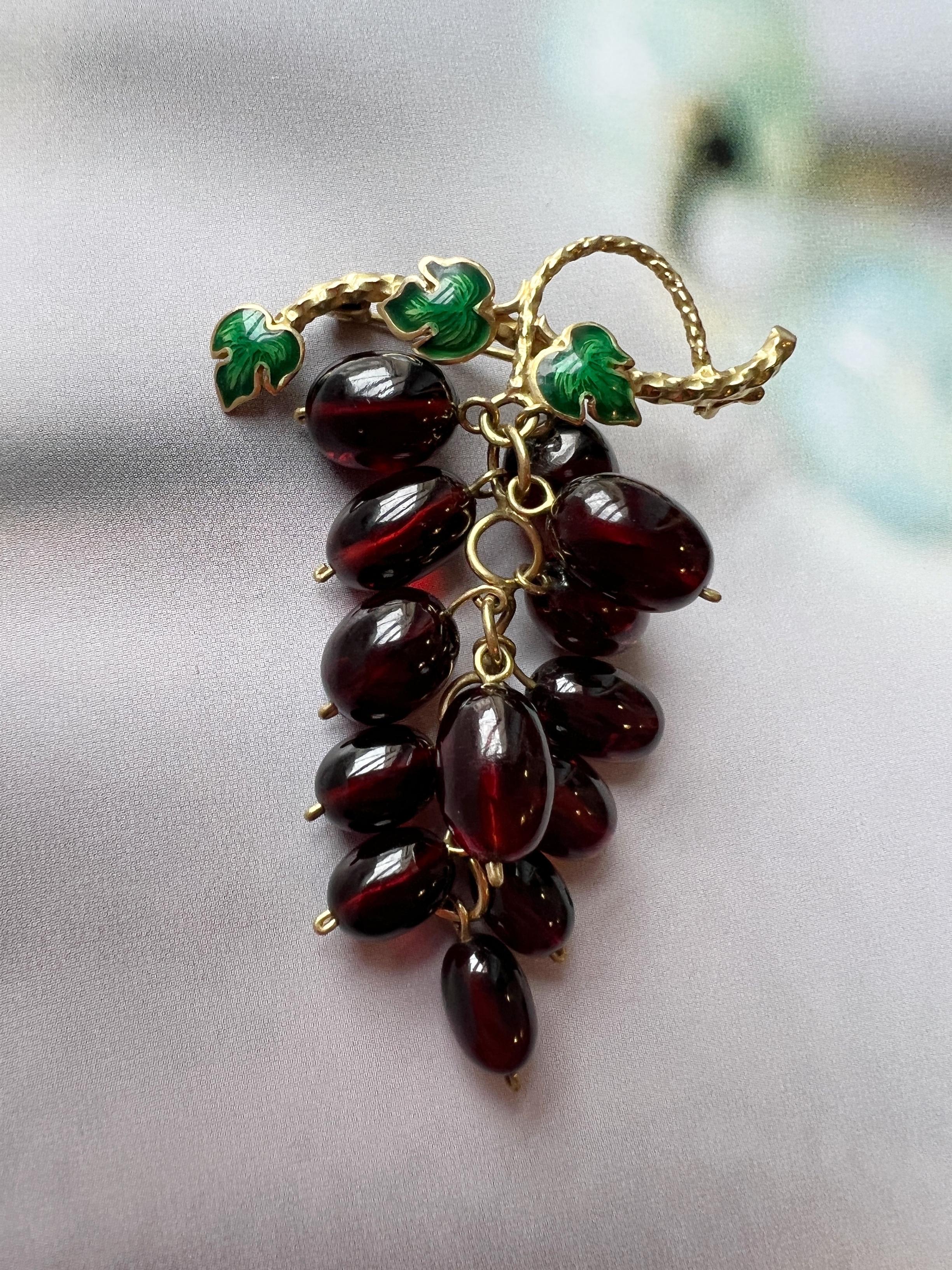 Sculptural, delightful and extremely skillfully crafted, this very rare and luxurious garnet grape brooch is among our favorite findings of the season!

This “delicious” brooch features a bunch of grapes made of 13 garnet cabochons in juicy deep red