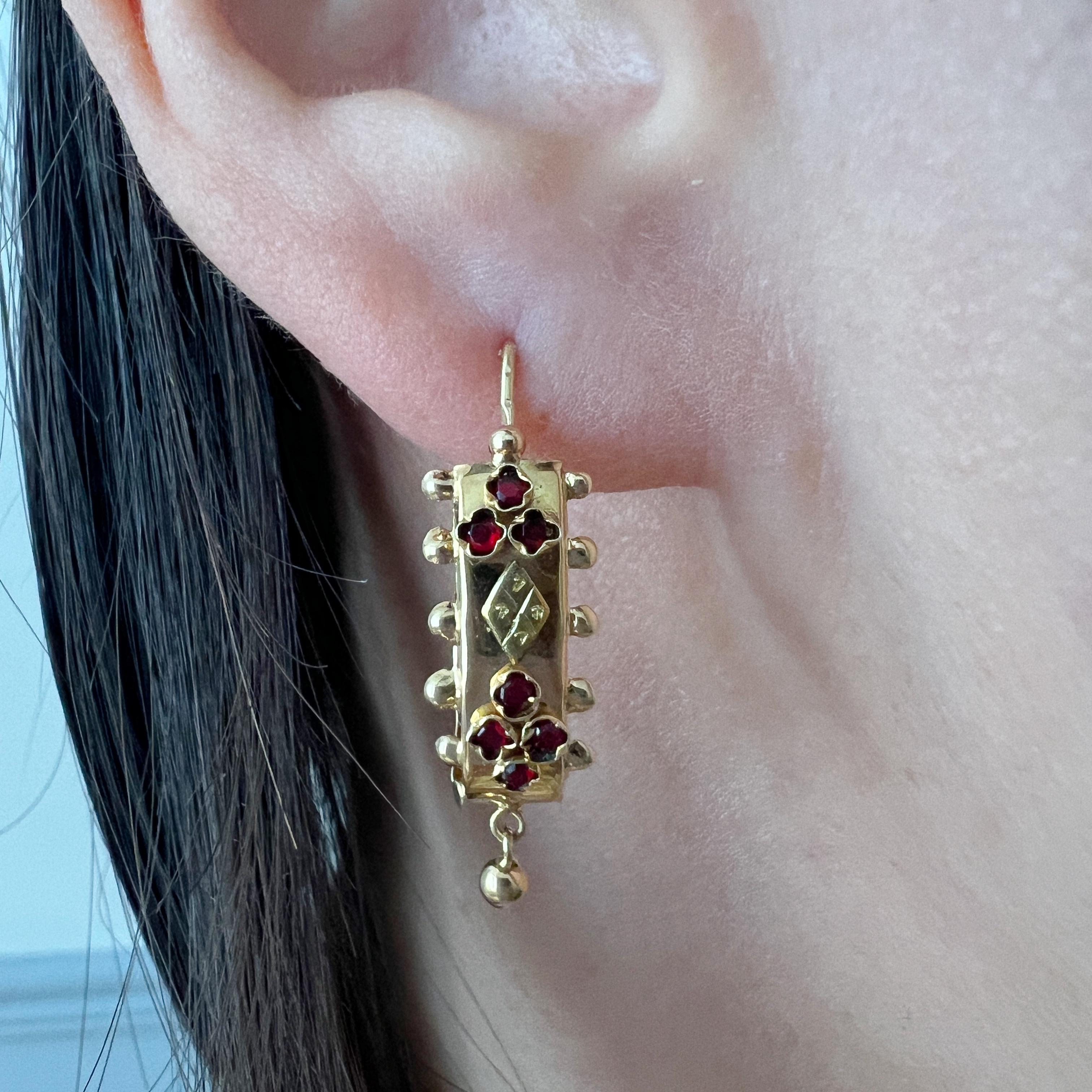 Victorian era 18K gold garnet poissarde earrings 1