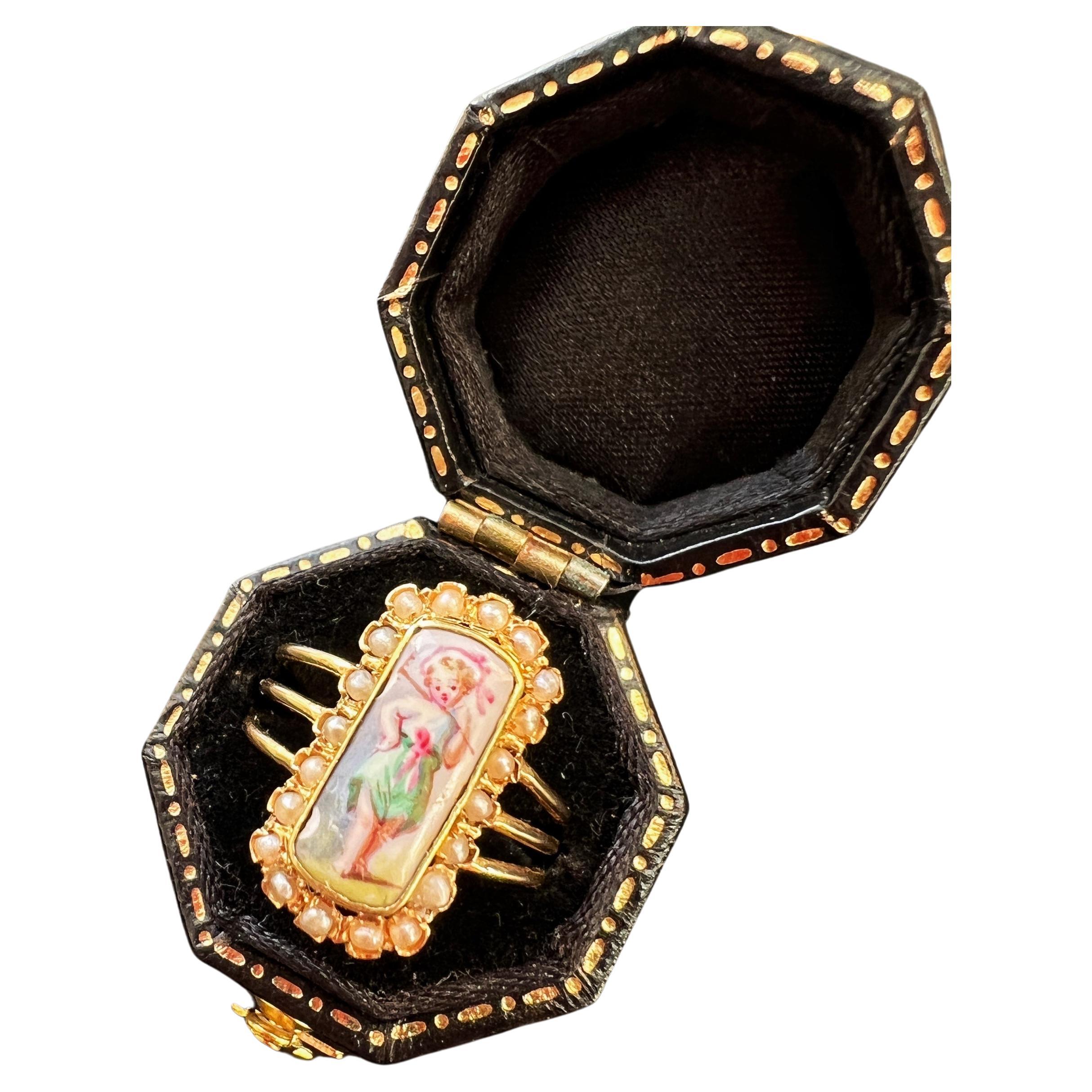 Bague d'époque victorienne en or 18k avec portrait miniature d'une petite fille en perles