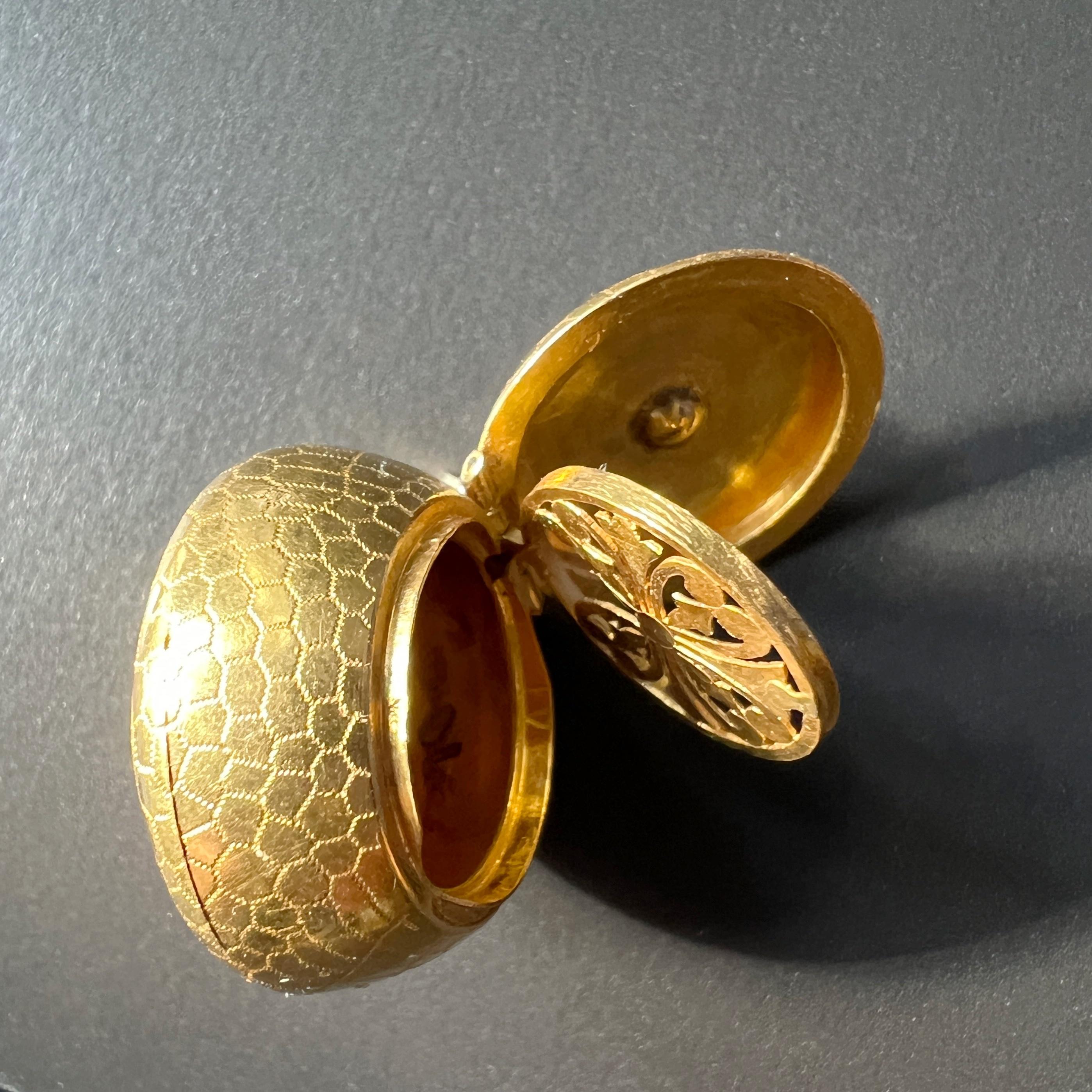 Victorian era 18K gold perfume box “Vinaigrette” pendant, locket pendant For Sale 4