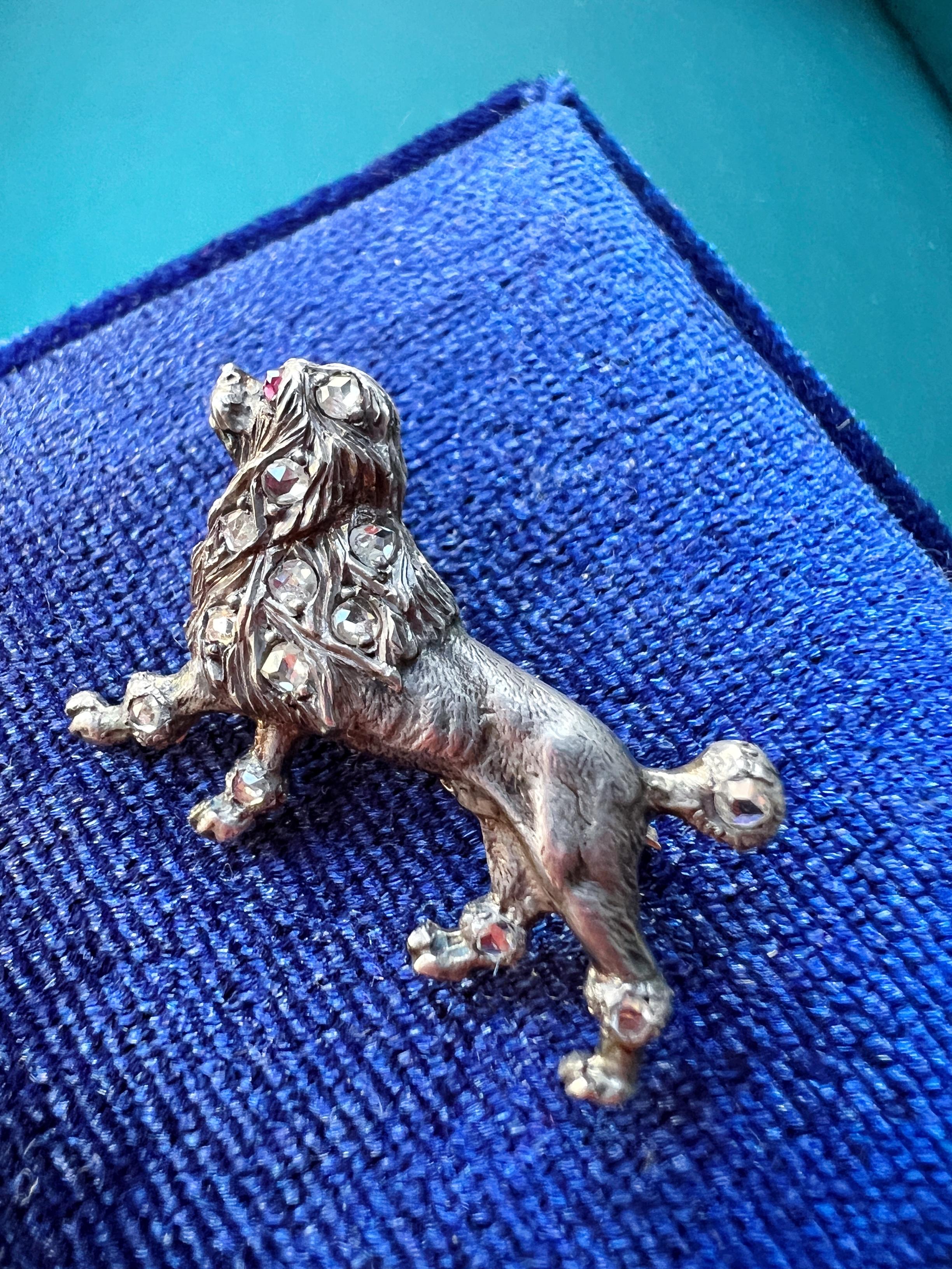 Victorian Era 18K Gold Rose Cut Diamond Poodle Little Dog Brooch In Good Condition For Sale In Versailles, FR