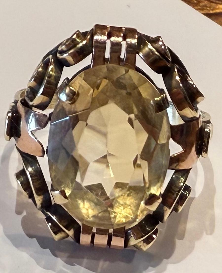Viktorianischen Ära 2 Farbe 14K Ring markiert 585 und AF mit einem großen Citrin.  Schnörkel schmücken die Fassung aus 14 Caret 2-Farben-Gold und umgeben den Citrin.  Zusätzlich zu der gestempelten 585 trägt der Ring die Herstellermarke 