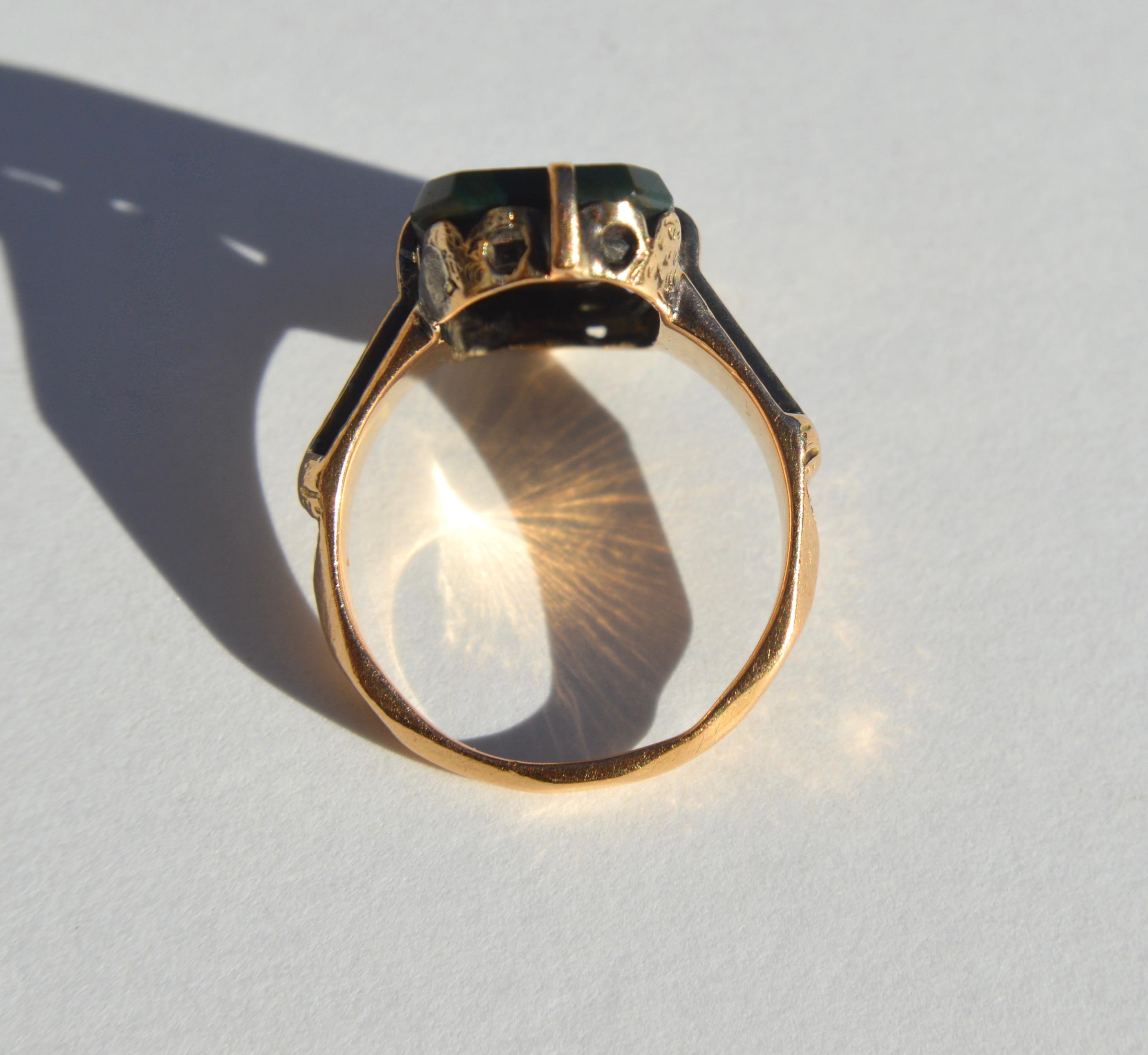 Women's or Men's Victorian Era Antique Bloodstone 14 Karat Gold Rectangle Signet Ring