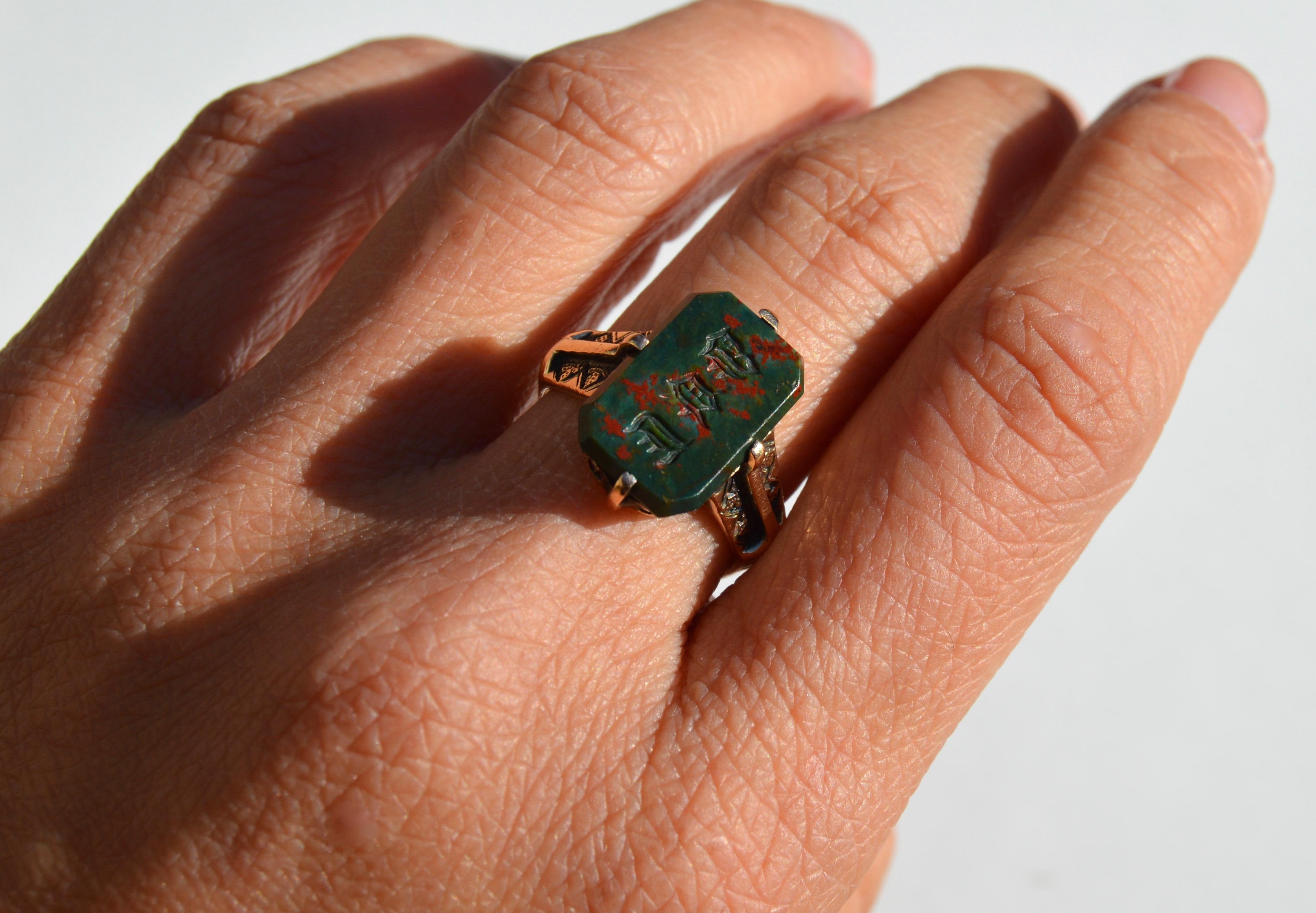 Victorian Era Antique Bloodstone 14 Karat Gold Rectangle Signet Ring 1