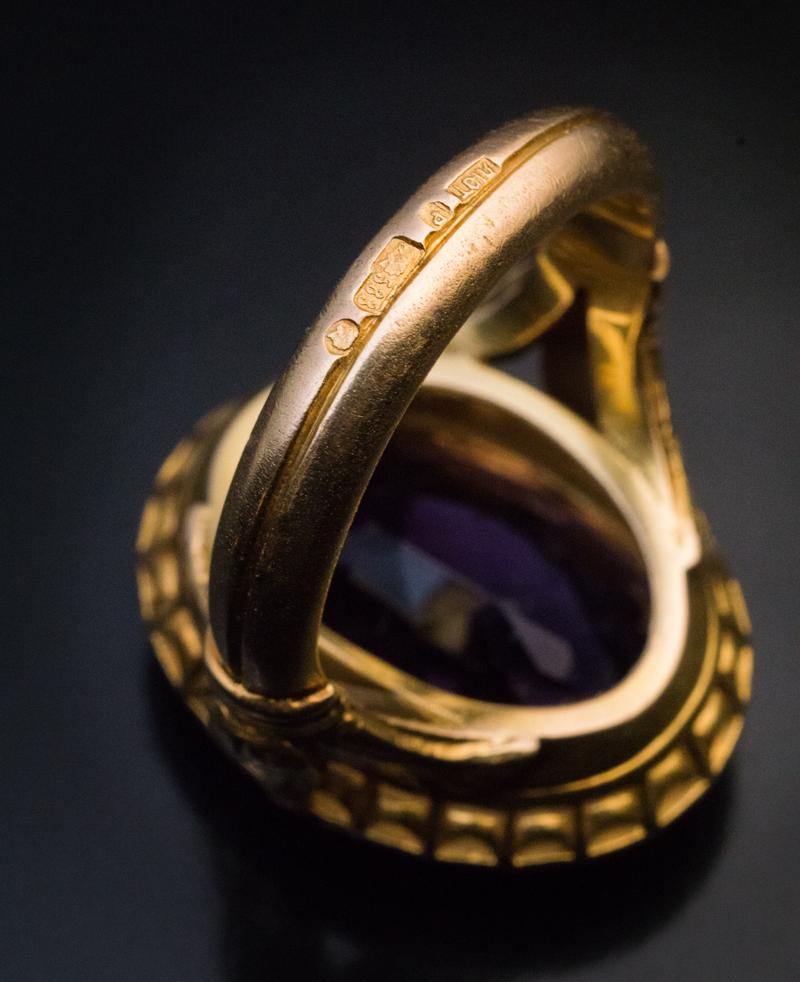 Victorian Era Antique Chased Gold Amethyst Unisex Ring In Excellent Condition In Chicago, IL