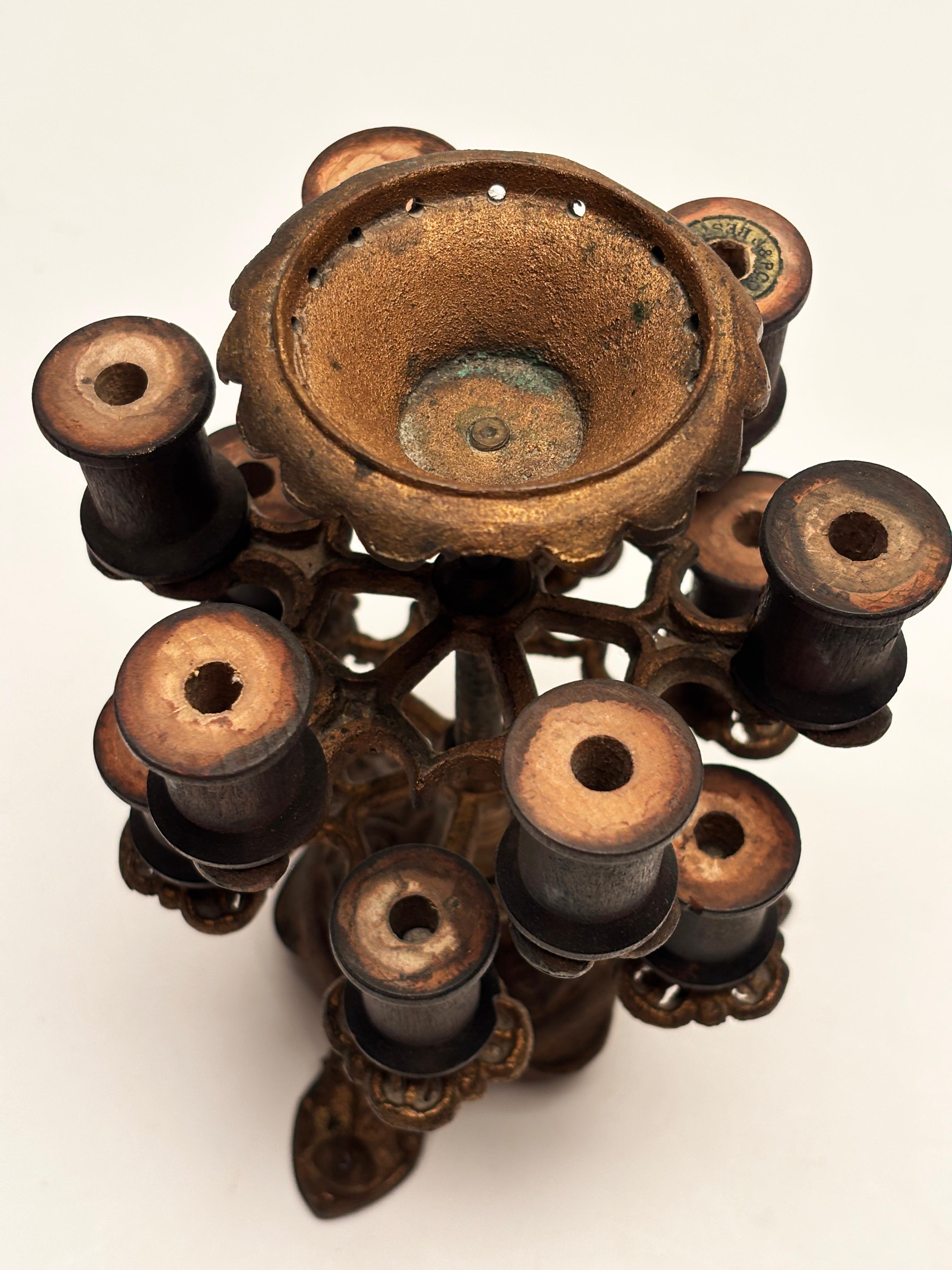 Victorian Era Cast Metal Brass Thread Tree with 12 Spool Holders (Gegossen) im Angebot