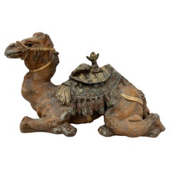 Encrier de bureau camel sculptural et figuratif en étain peint à froid de l'époque victorienne