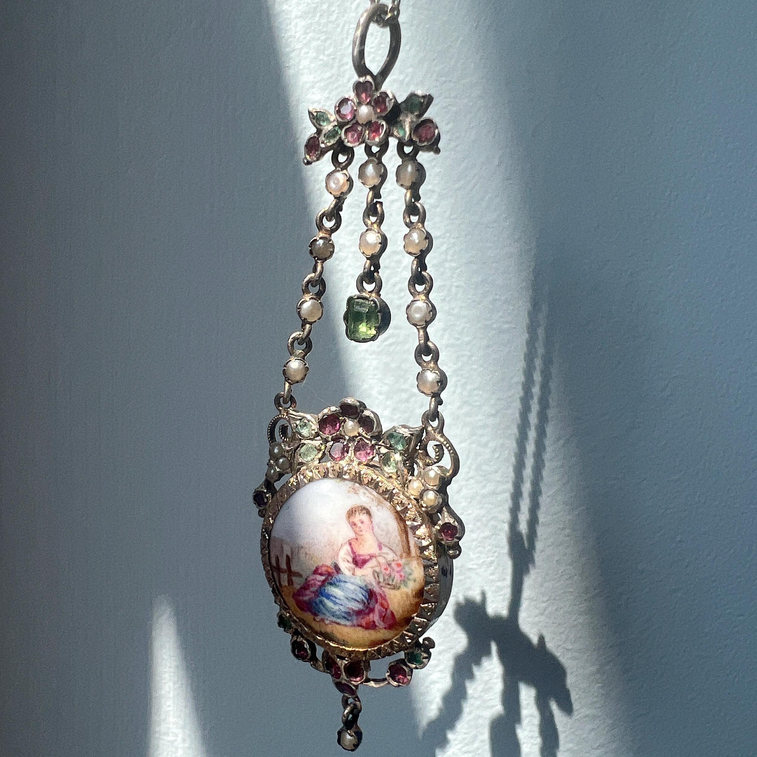 Taille cabochon Pendentif portrait miniature en émail de l'époque victorienne avec émeraudes et grenats