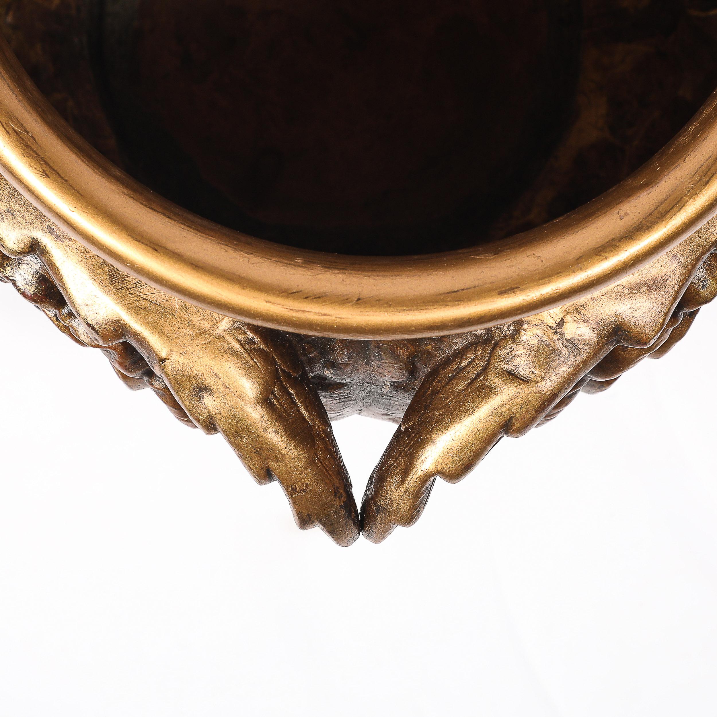 Gufo Jardiniere in bronzo dorato e vetro di epoca vittoriana in vendita 5
