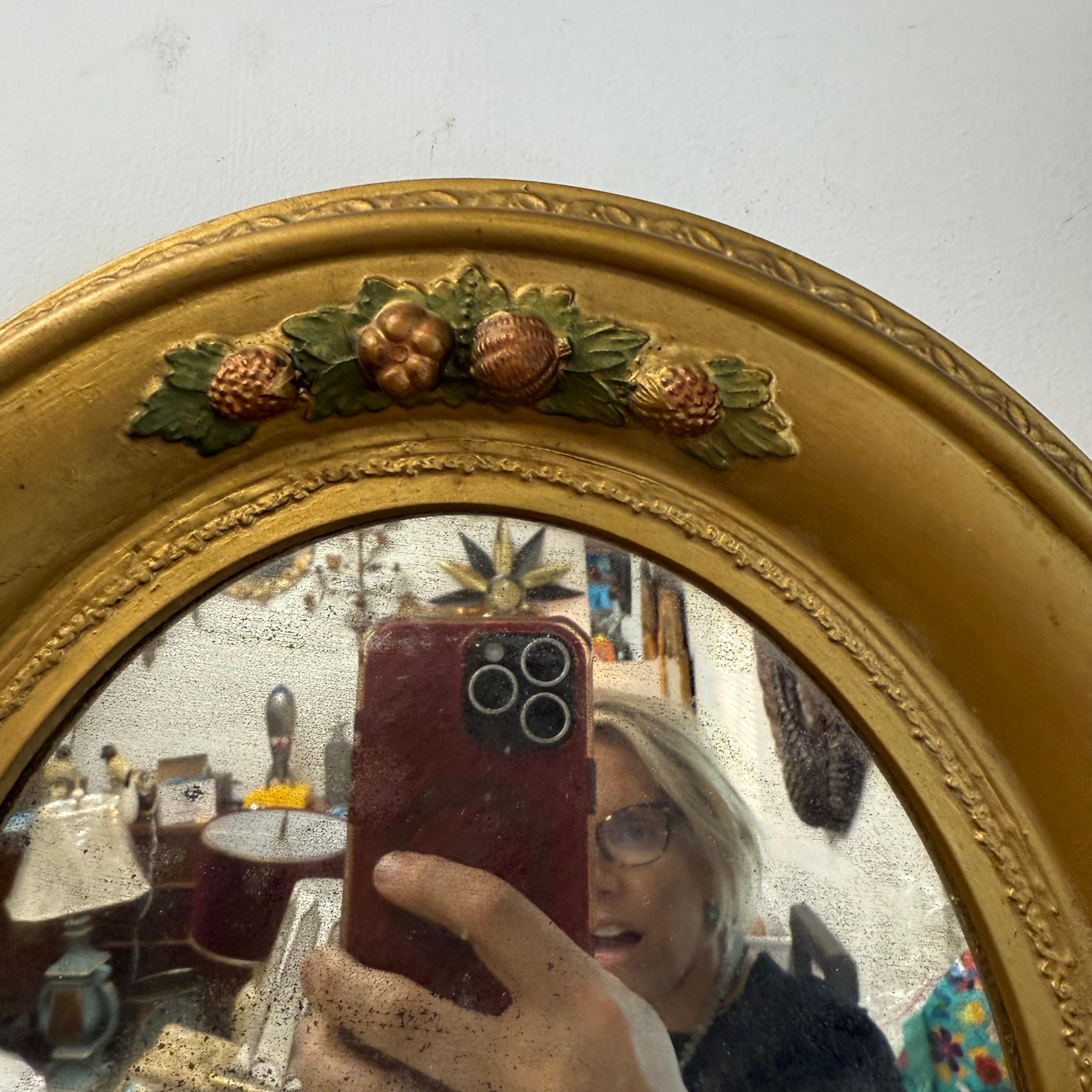 Ovaler Spiegel aus dem viktorianischen Zeitalter mit vergoldetem Holzrahmen und polychromen Blumendetails im Angebot 1