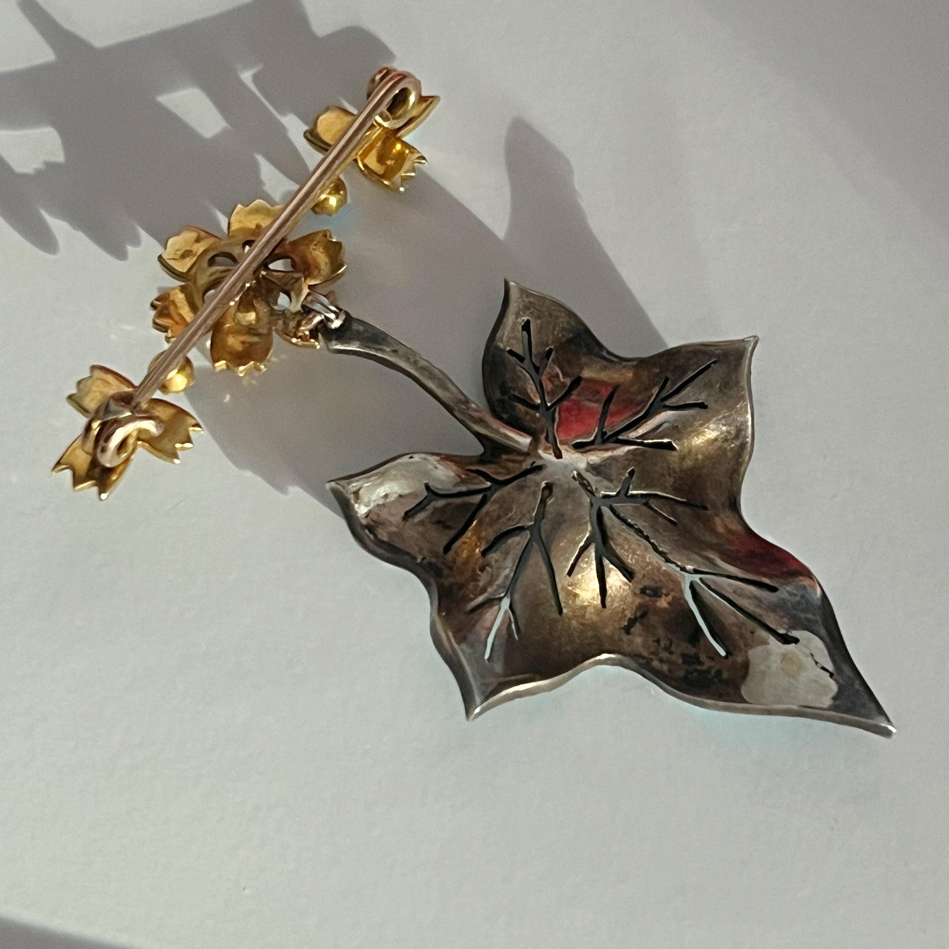 Victorian era gold turquoise leaf flower brooch In Good Condition For Sale In Versailles, FR