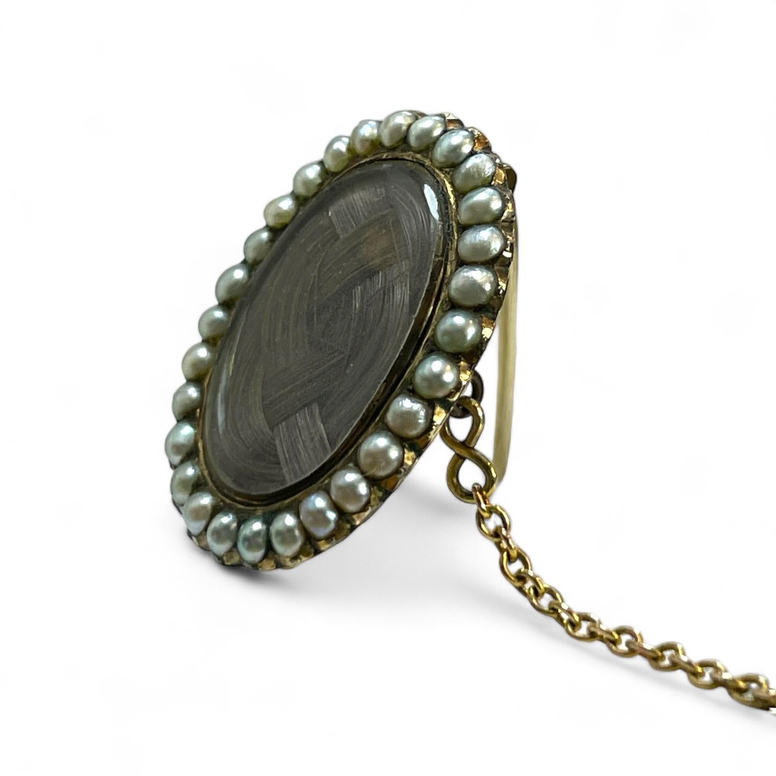 Victorian Era Mourning Brooch in 14K Gold with Pearls In Excellent Condition For Sale In New York, NY