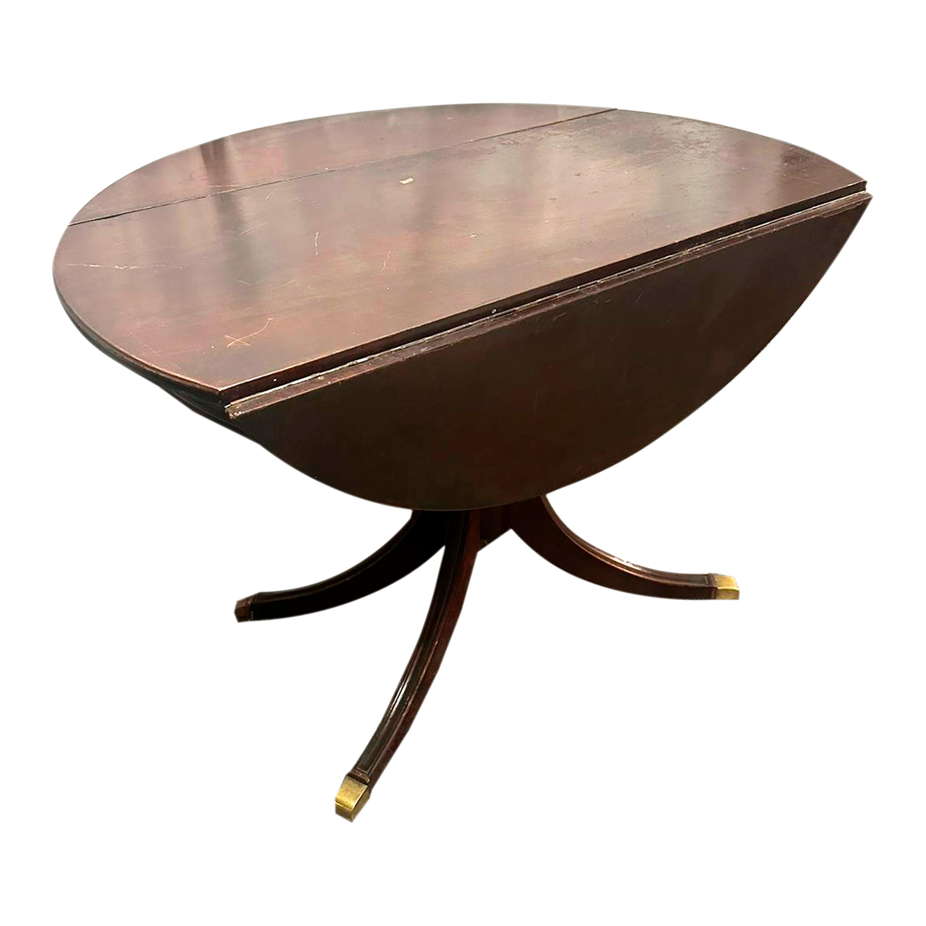 Victorien Table pliante ronde de l'époque victorienne avec détails en bronze, Angleterre 19e siècle. en vente