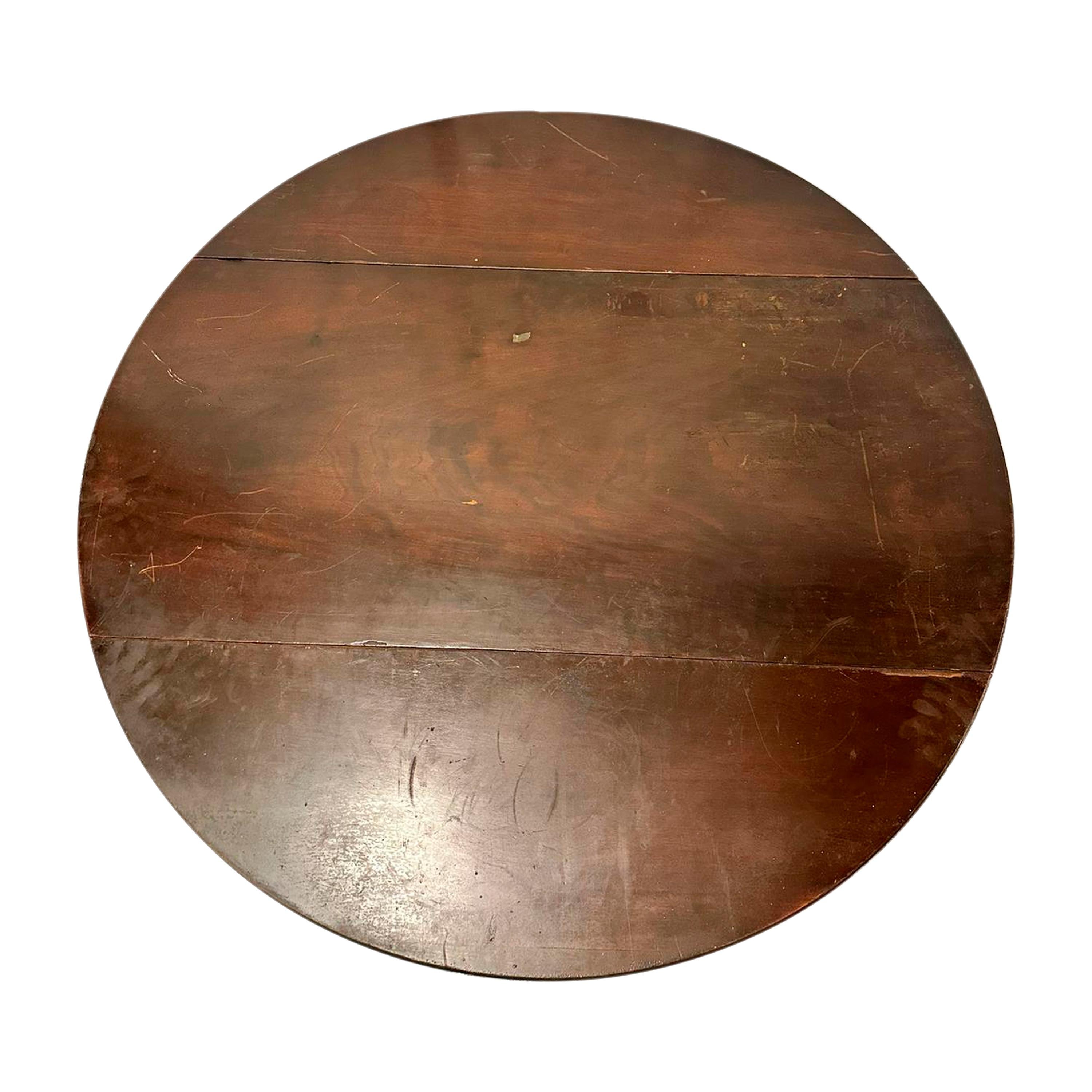 Bois Table pliante ronde de l'époque victorienne avec détails en bronze, Angleterre 19e siècle. en vente