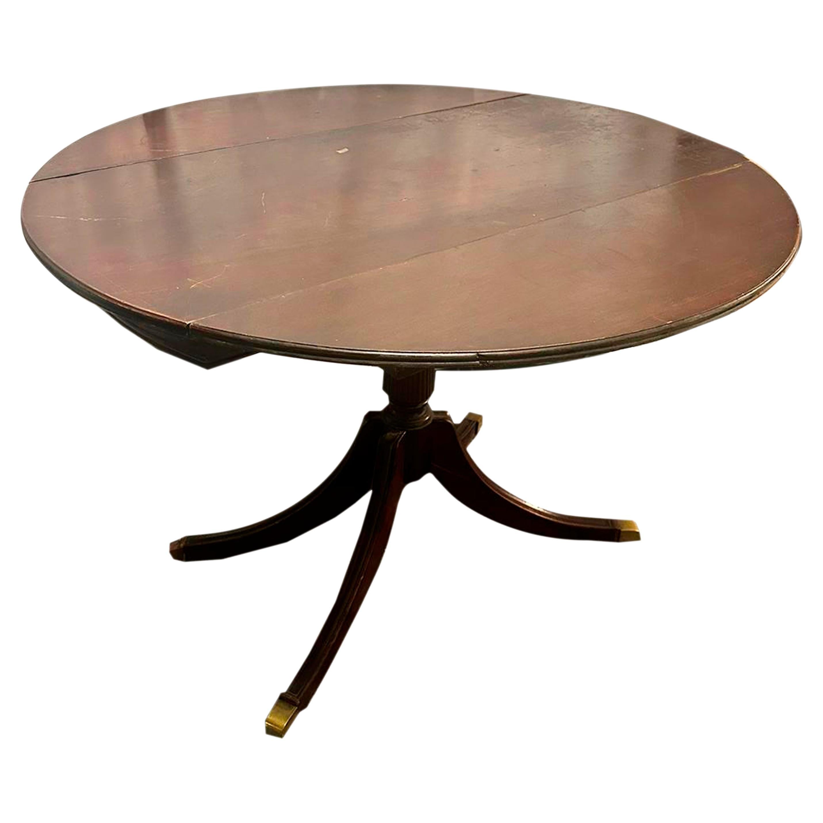 Table pliante ronde de l'époque victorienne avec détails en bronze, Angleterre 19e siècle.