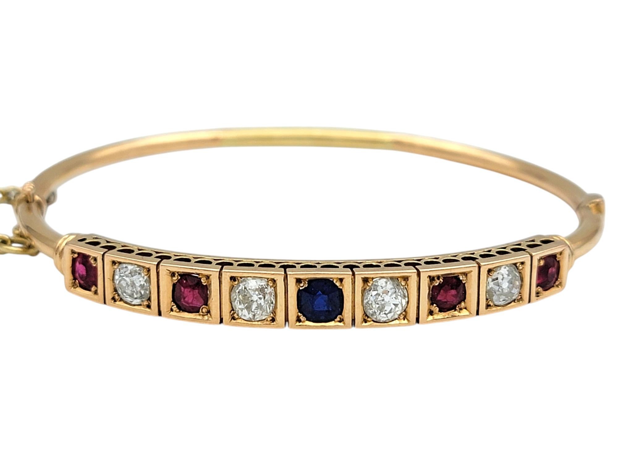 Saisissez l'élégance intemporelle de ce bracelet vintage en rubis, saphir et diamant de l'époque victorienne, magnifiquement réalisé en or rose 14 carats. Cette pièce exquise présente un mélange harmonieux de pierres précieuses, dégageant un charme