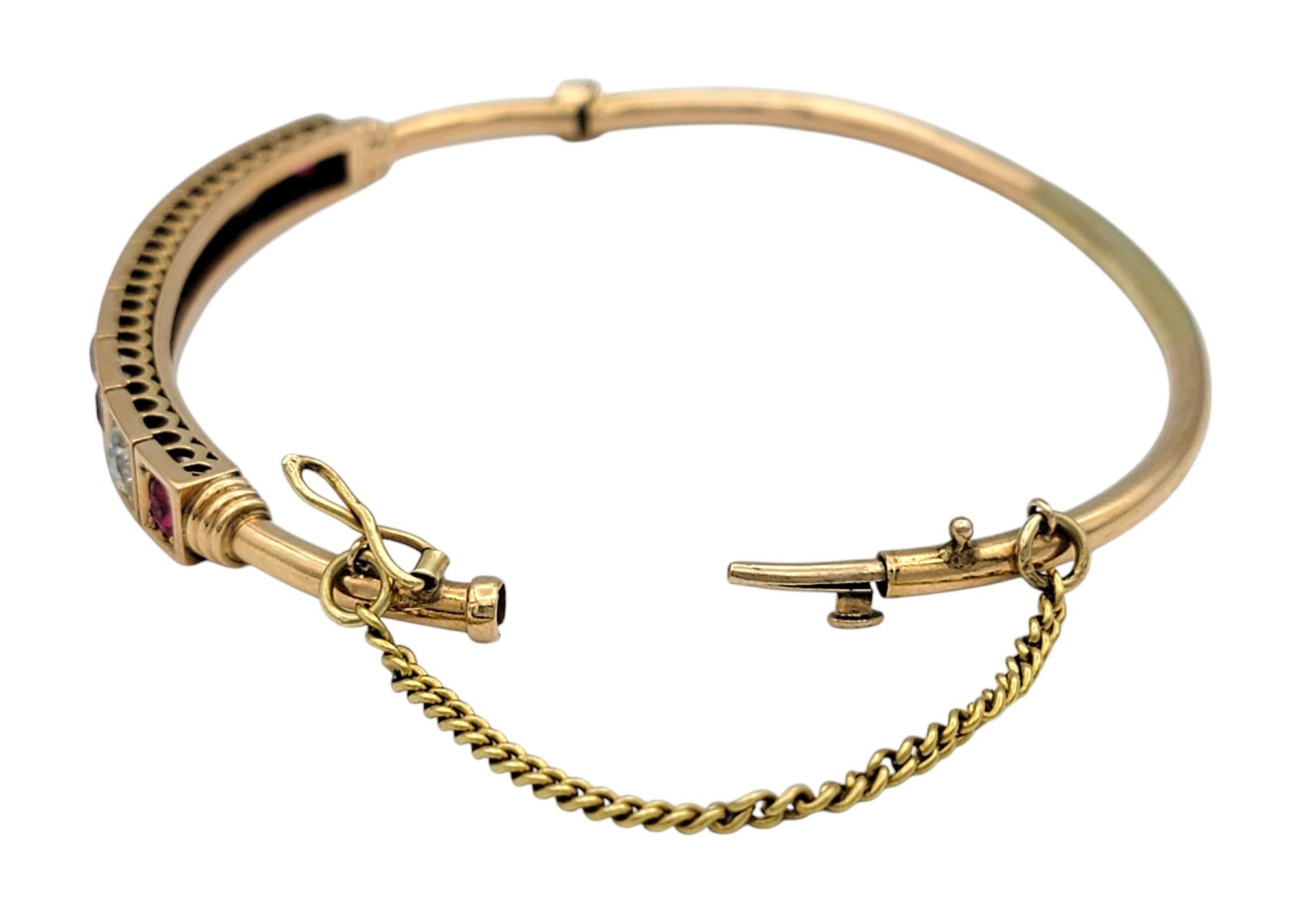 Bracelet jonc de l'époque victorienne en or rose 14 carats avec rubis, saphirs et diamants en vente 2