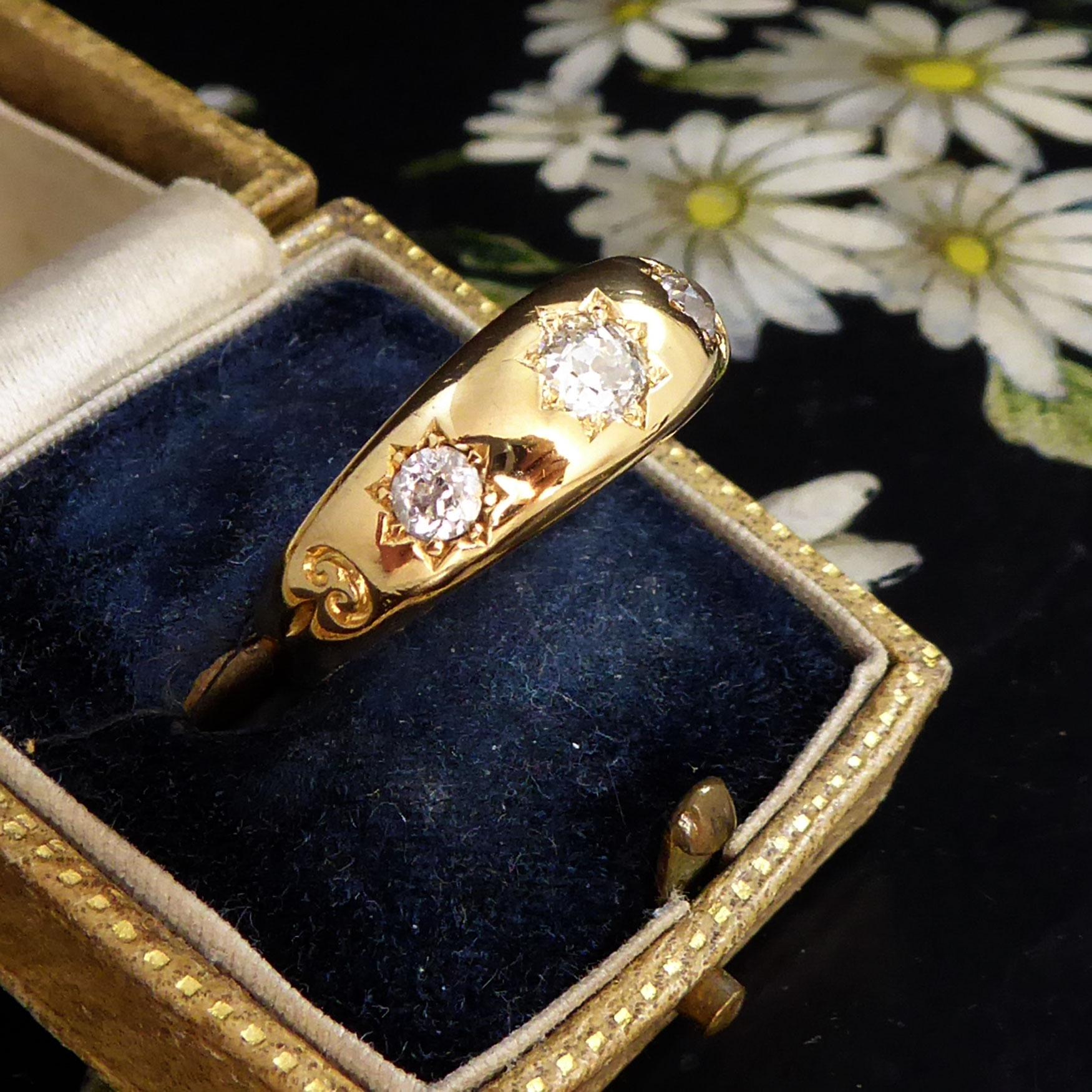 Antique Victorian Three Stone Diamond Ring in 18ct Yellow Gold, Circa 1899 In Good Condition In Yorkshire, West Yorkshire