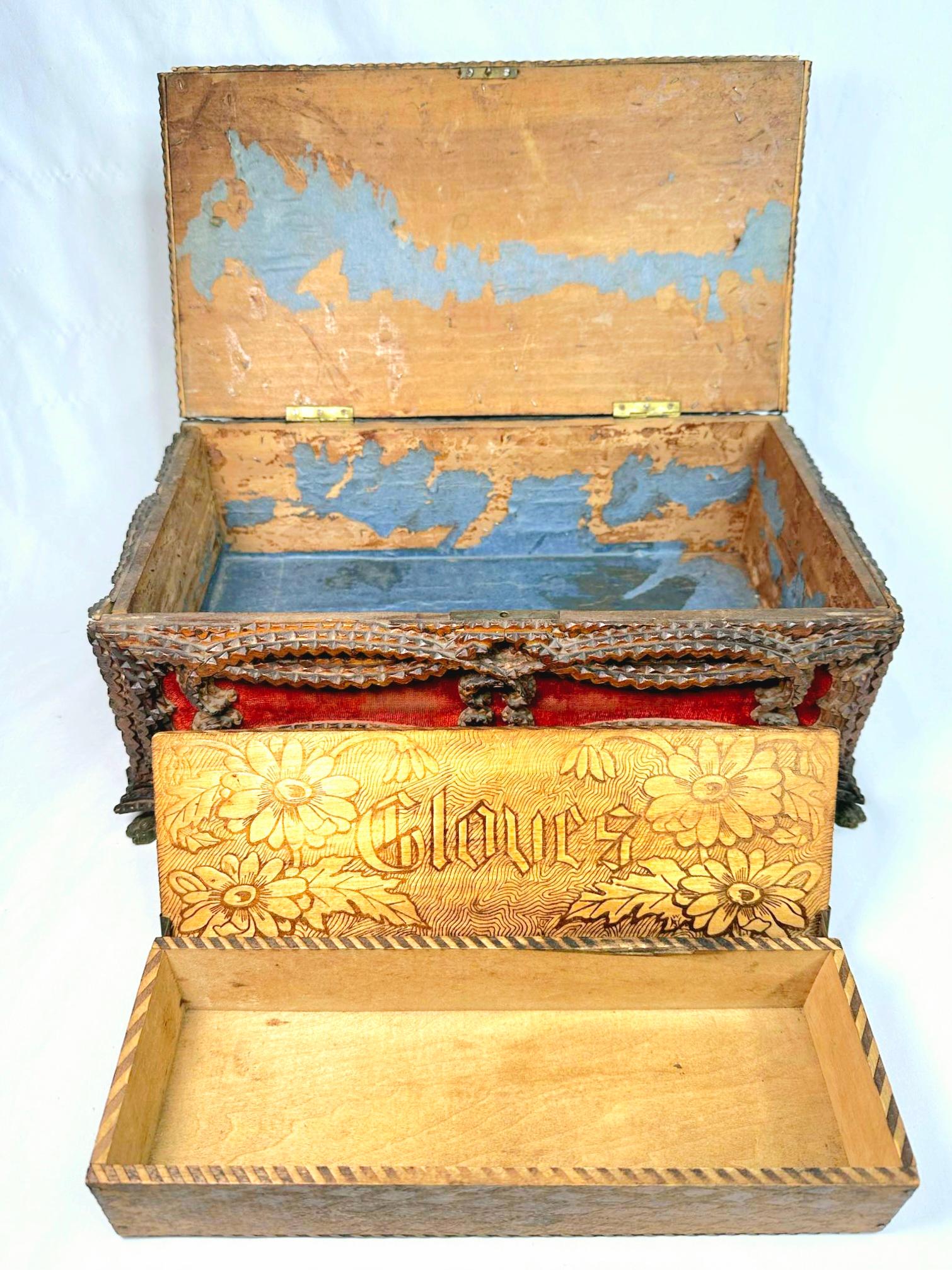 Baúl/caja de la época victoriana Tramp Art Chip Carved con guantera adicional en venta 5