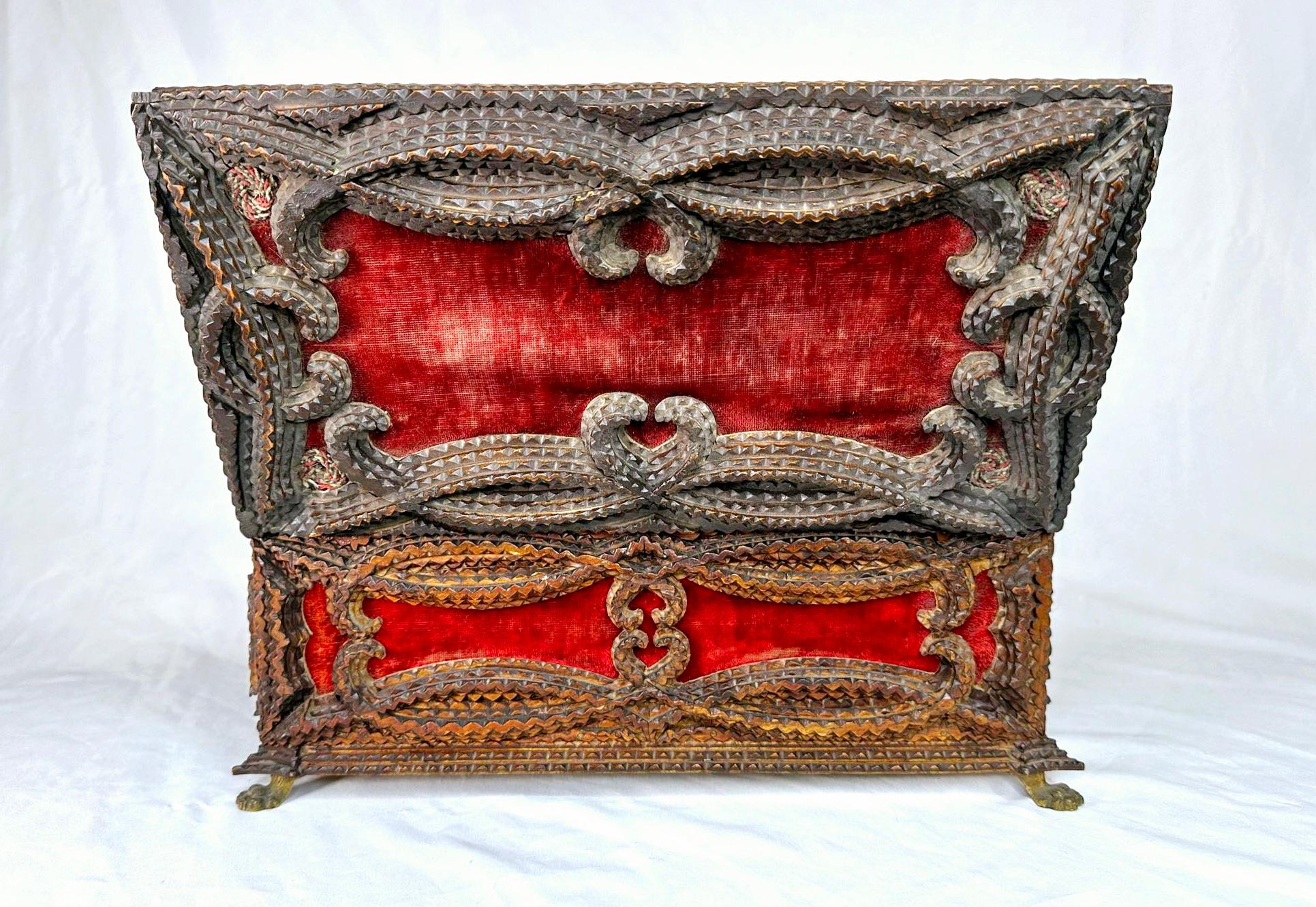 Baúl/caja de la época victoriana Tramp Art Chip Carved con guantera adicional en venta 12
