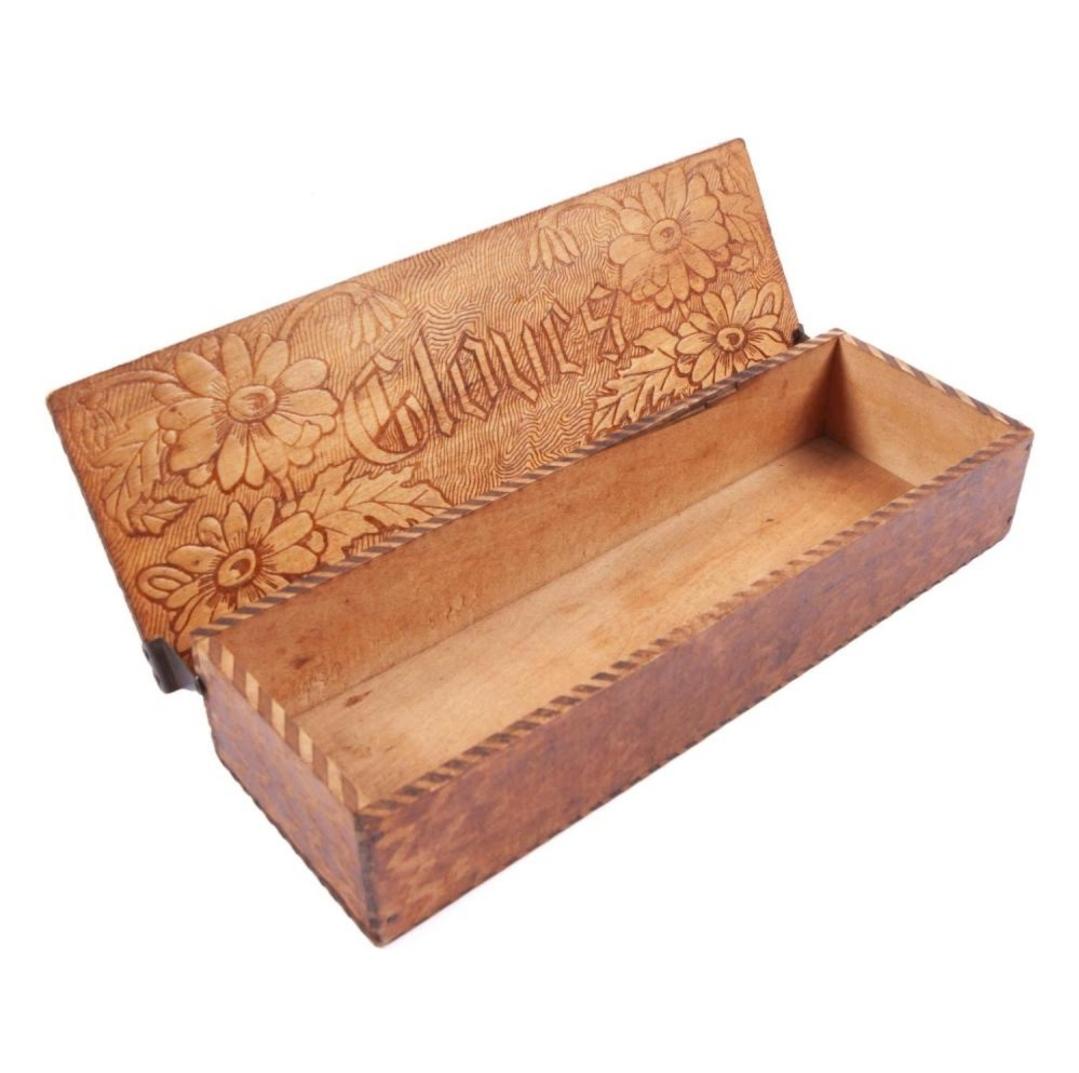 Baúl/caja de la época victoriana Tramp Art Chip Carved con guantera adicional en Bueno estado para la venta en Waxahachie, TX