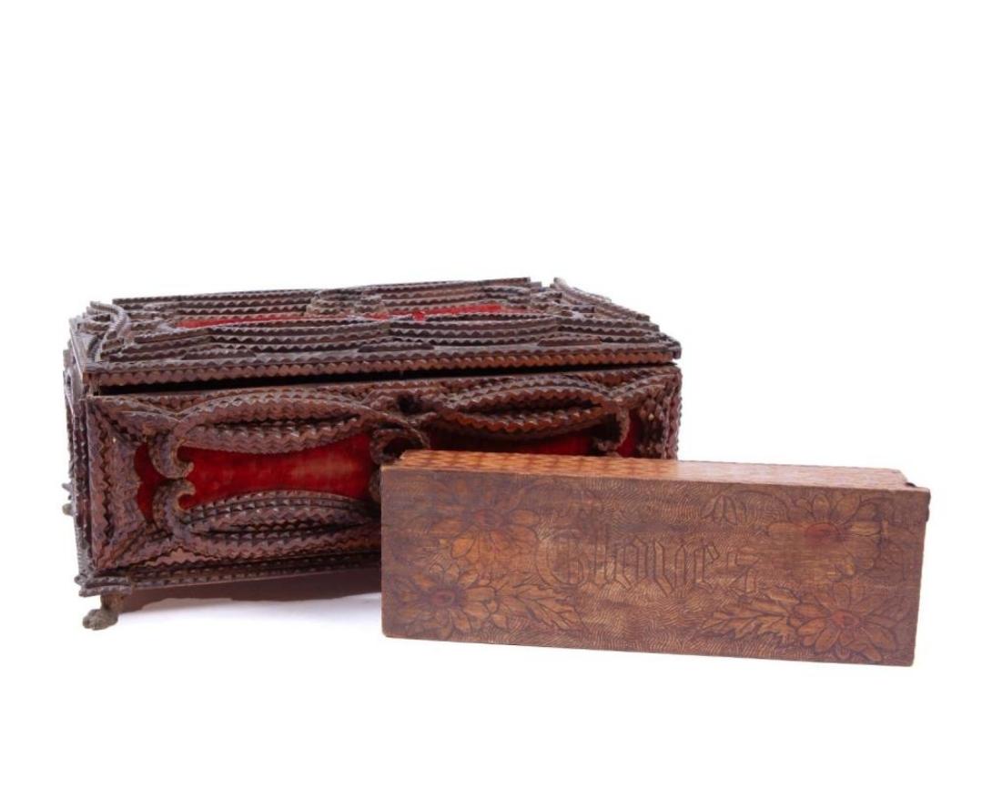 Baúl/caja de la época victoriana Tramp Art Chip Carved con guantera adicional en venta 1