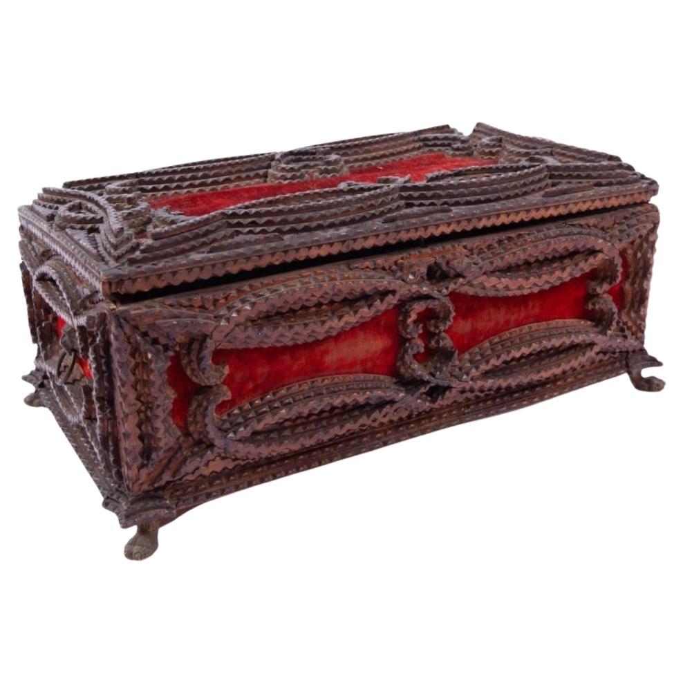 Baúl/caja de la época victoriana Tramp Art Chip Carved con guantera adicional
