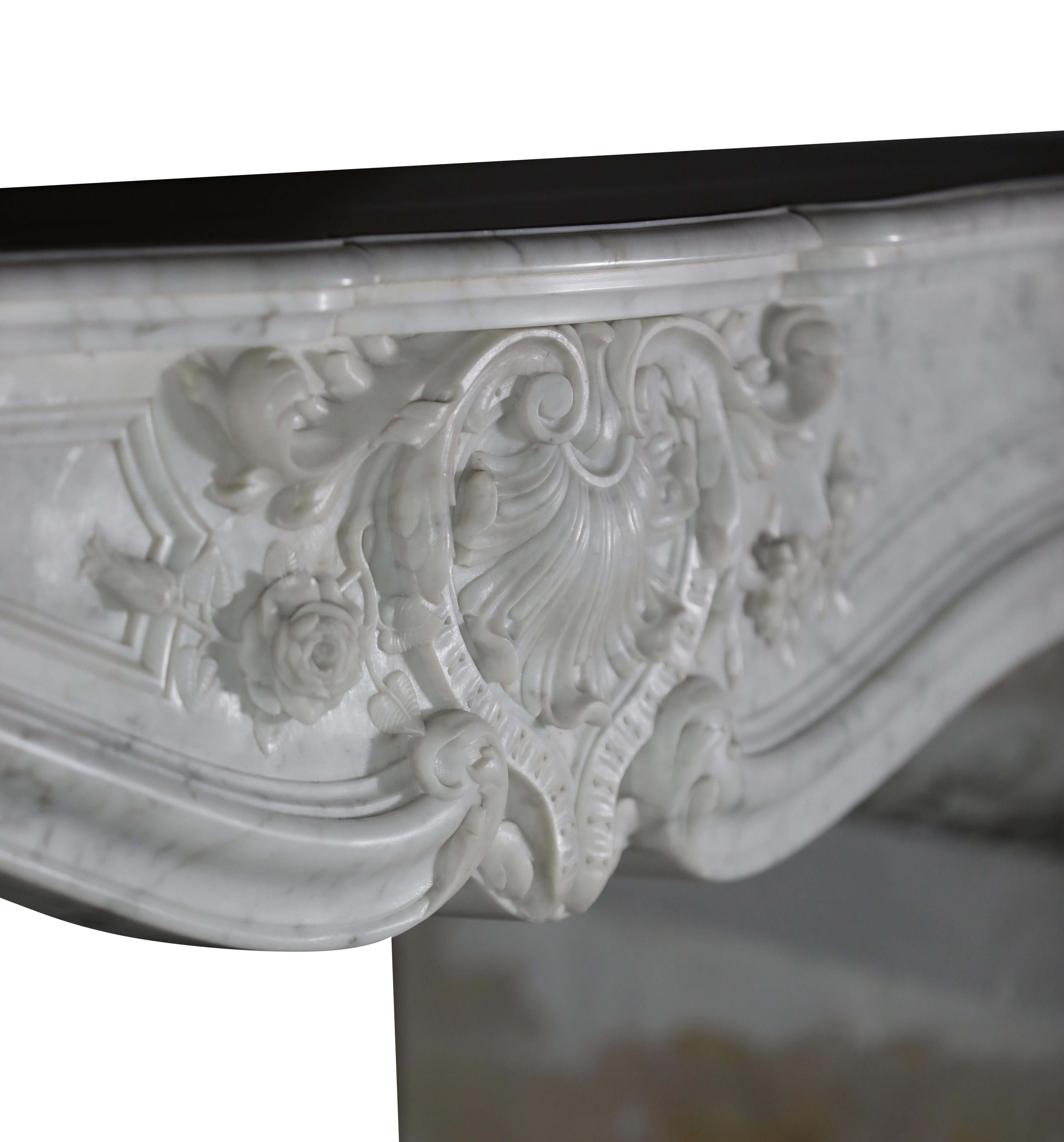 Entourage de cheminée en marbre blanc de Carrare de style rococo de l'époque victorienne en vente 7