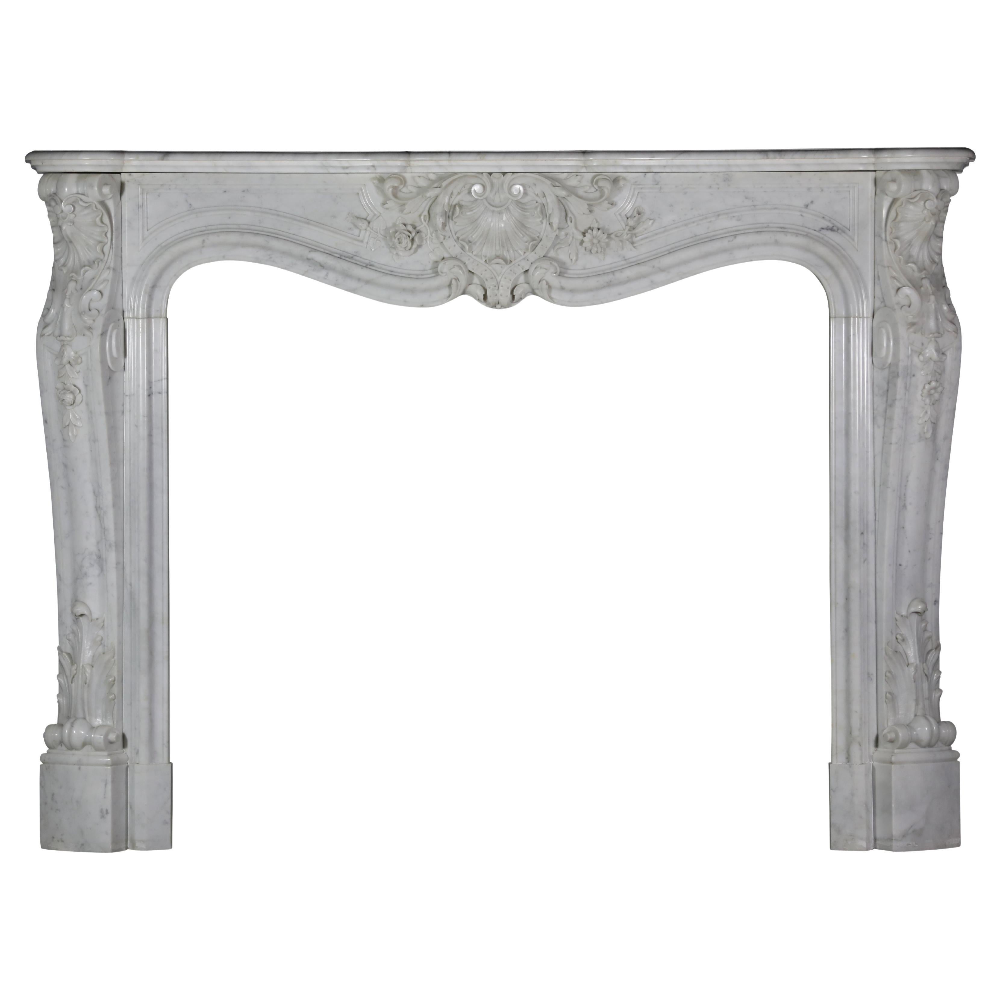 Kaminsims aus weißem Carrara-Marmor im Rokoko-Stil aus der viktorianischen Ära