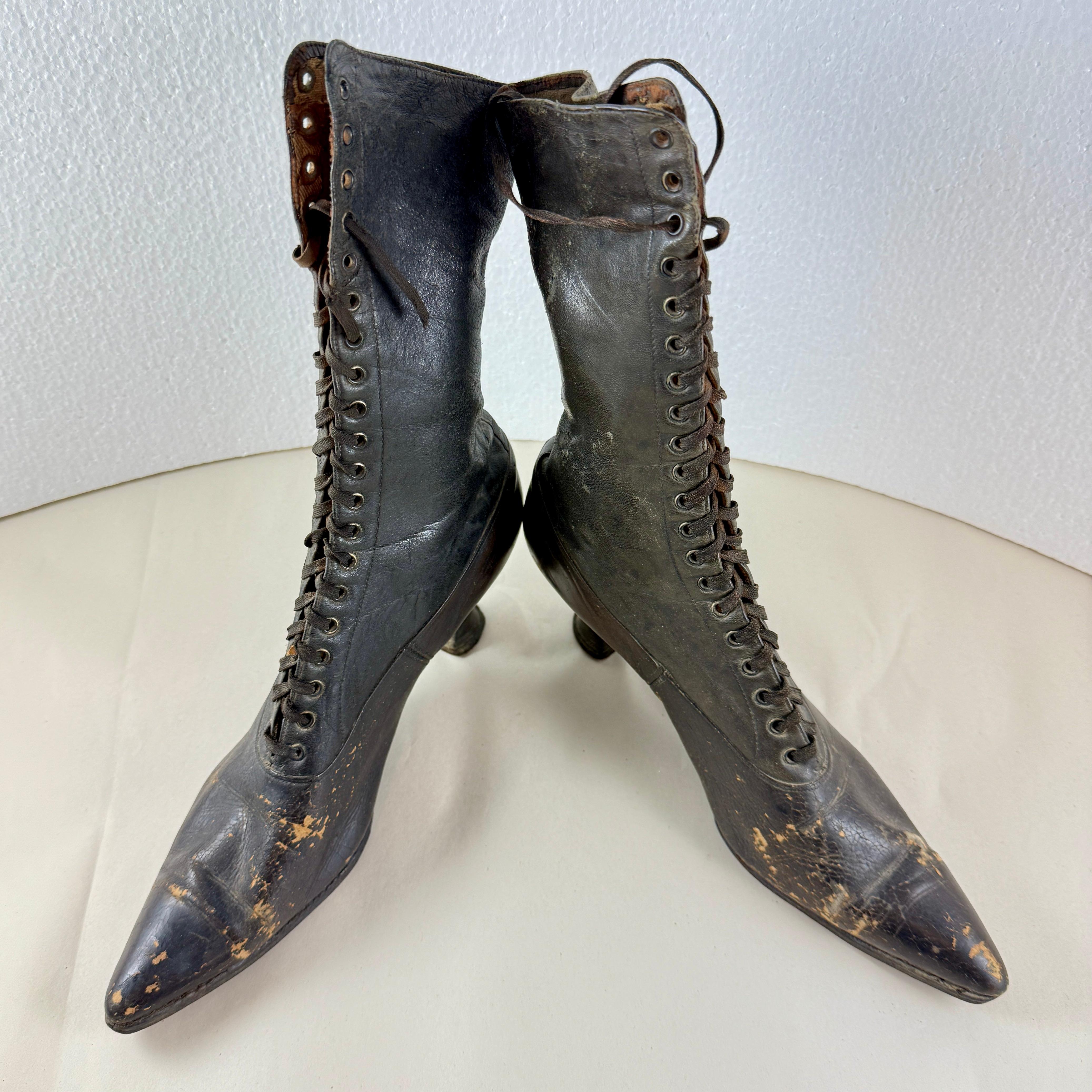 Americano Stivali in pelle con lacci da donna di epoca vittoriana in vendita
