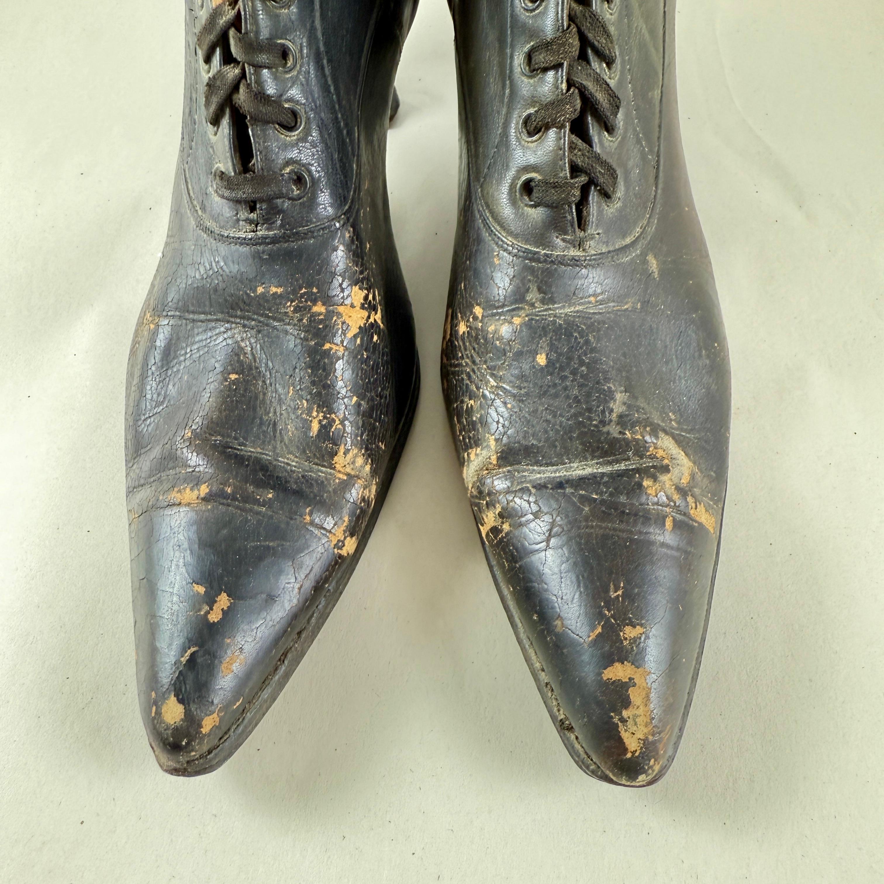 Pelle Stivali in pelle con lacci da donna di epoca vittoriana in vendita